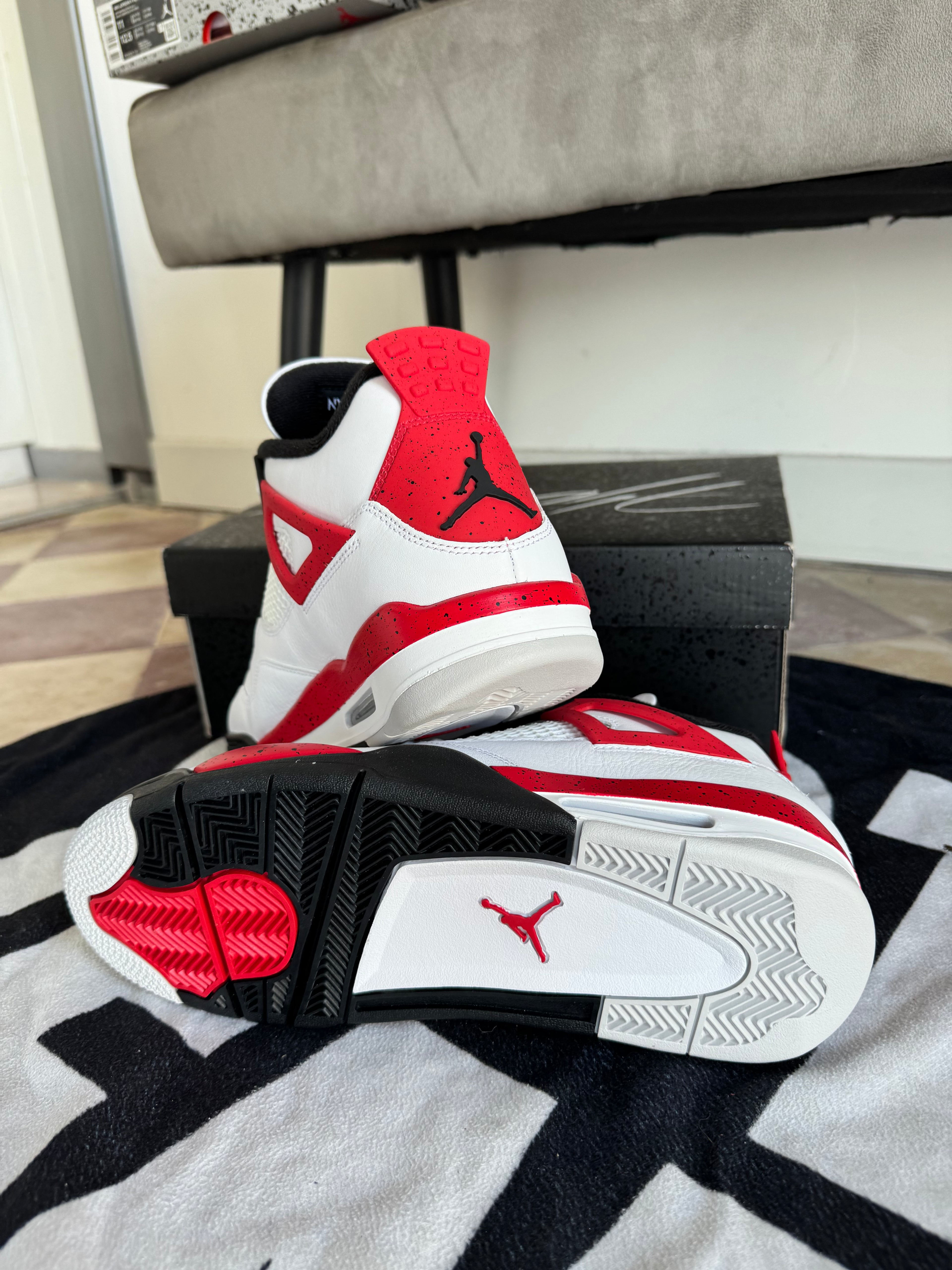 Jordan 4 Red Cement (Taille 44)