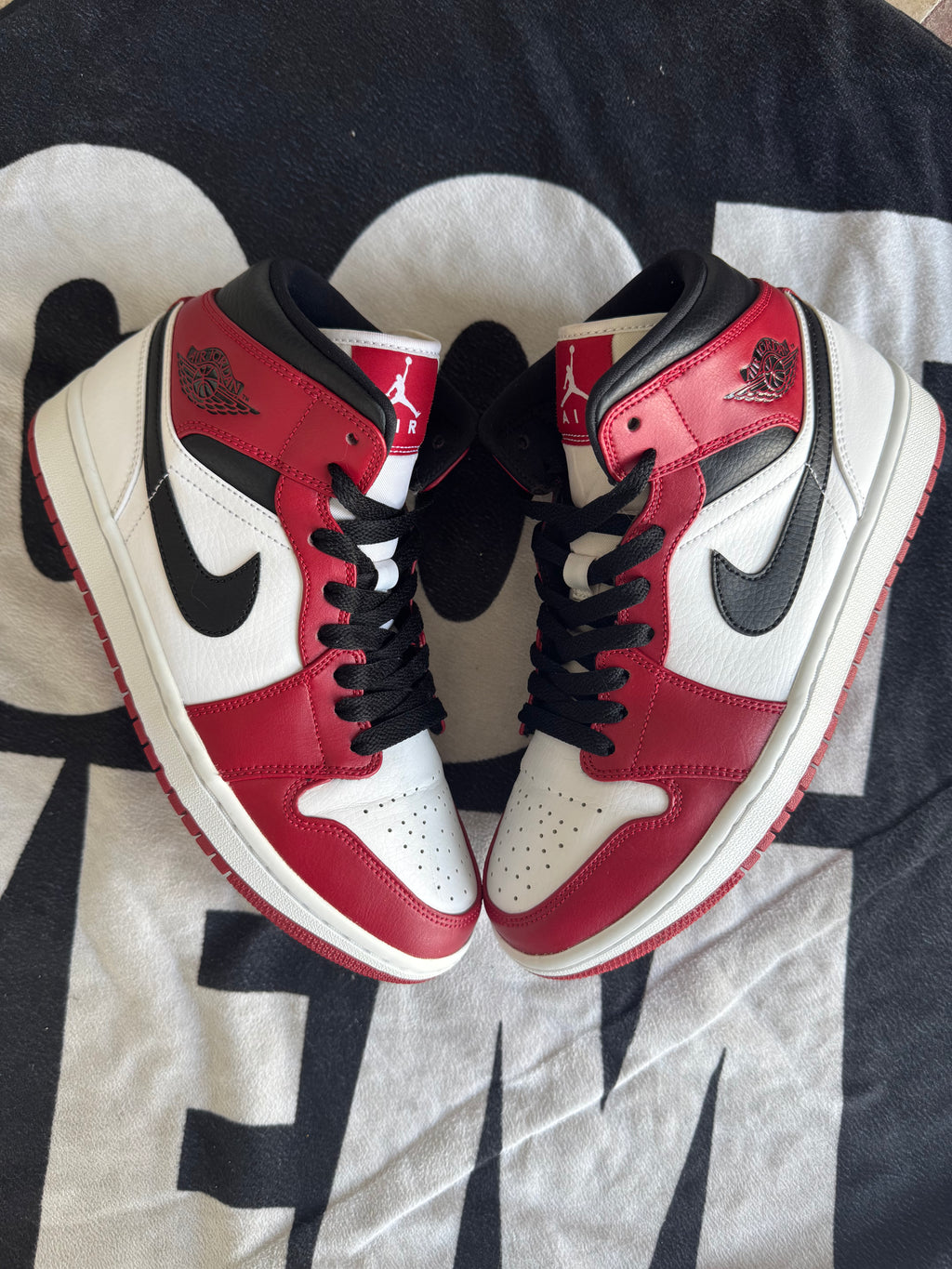 Jordan 1 Mid Chicago 2020 (Taille 42)