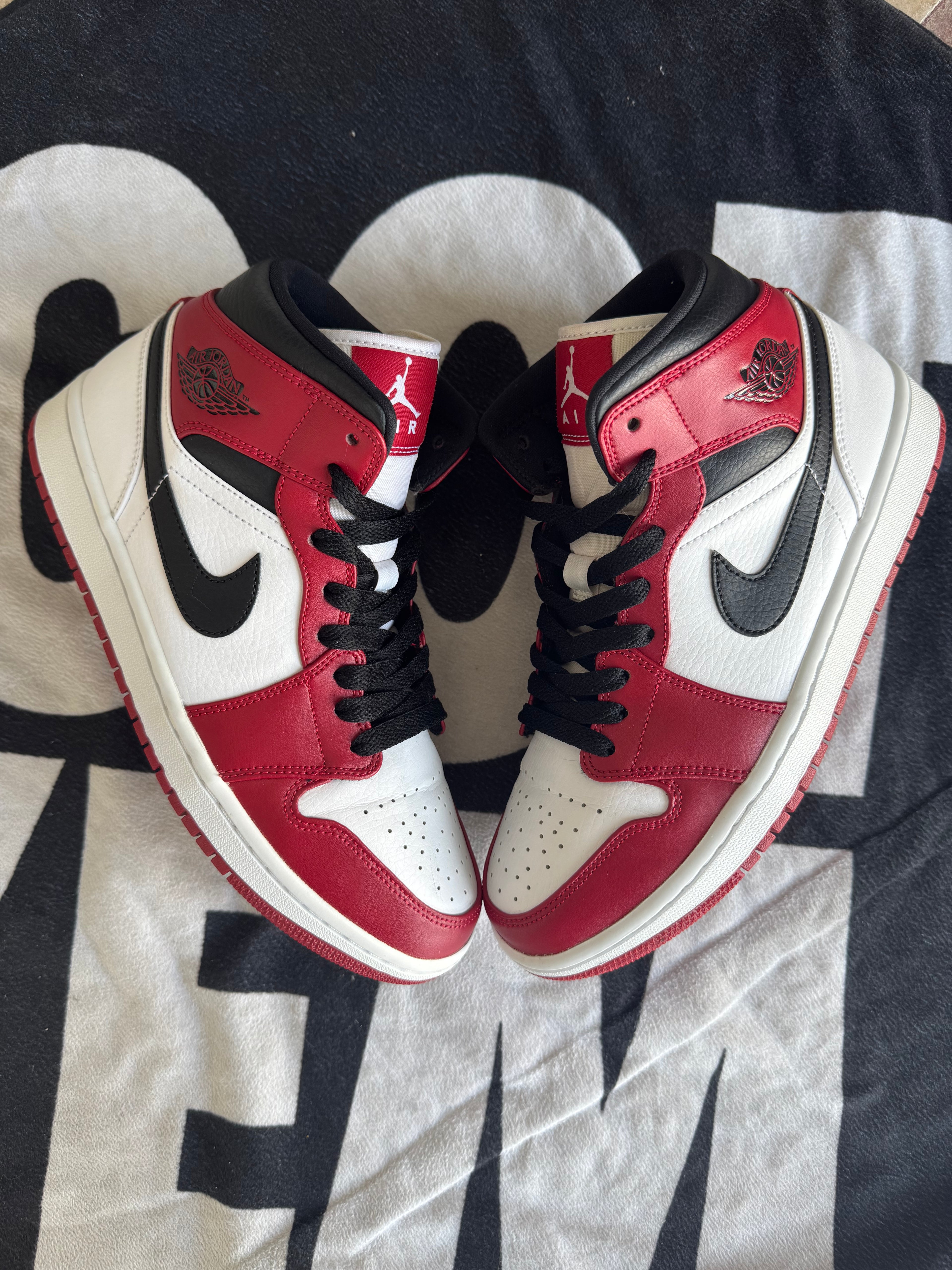 Jordan 1 Mid Chicago 2020 (Taille 42)
