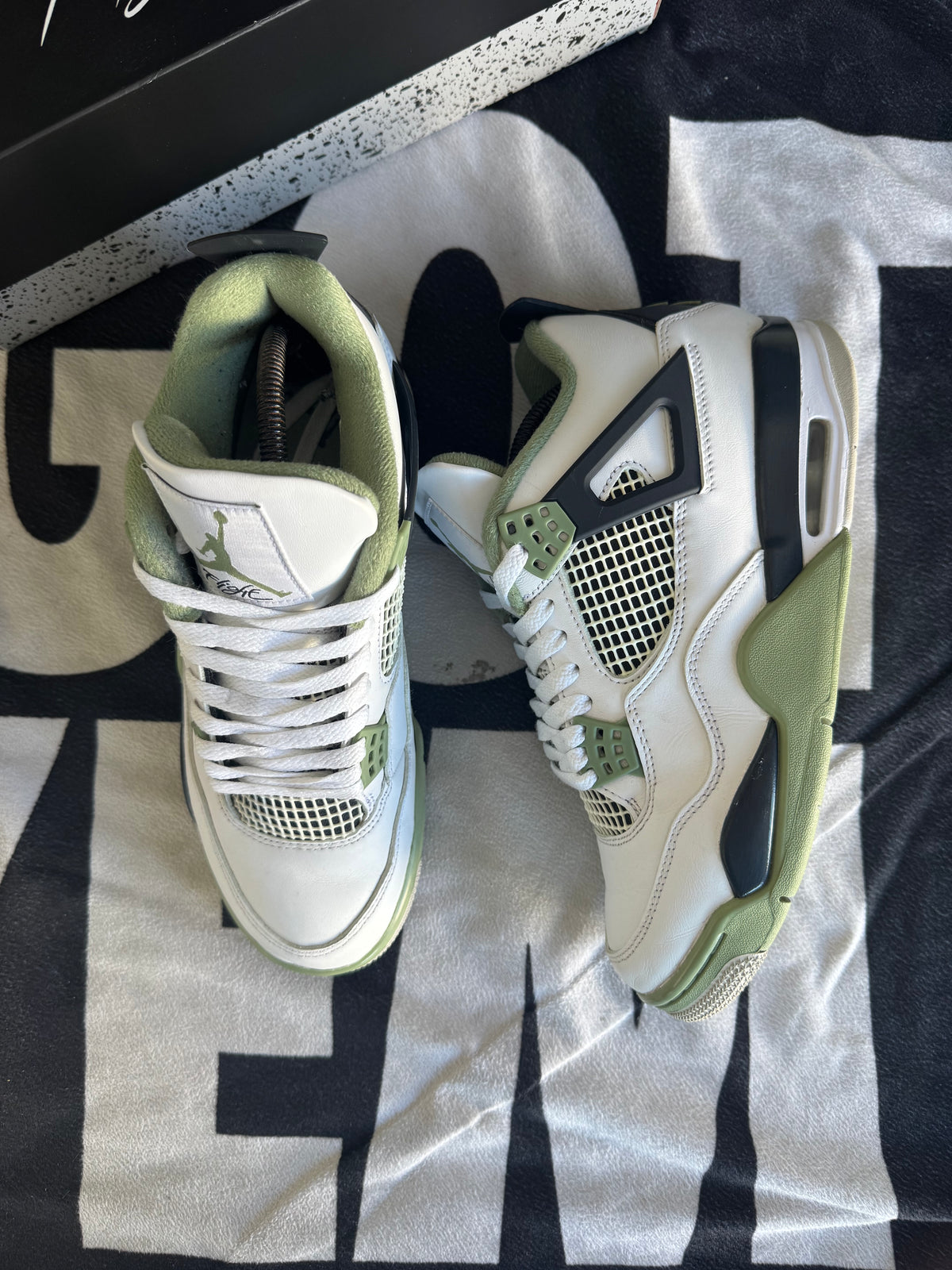 Jordan 4 Seafoam wmns (Taille 42)