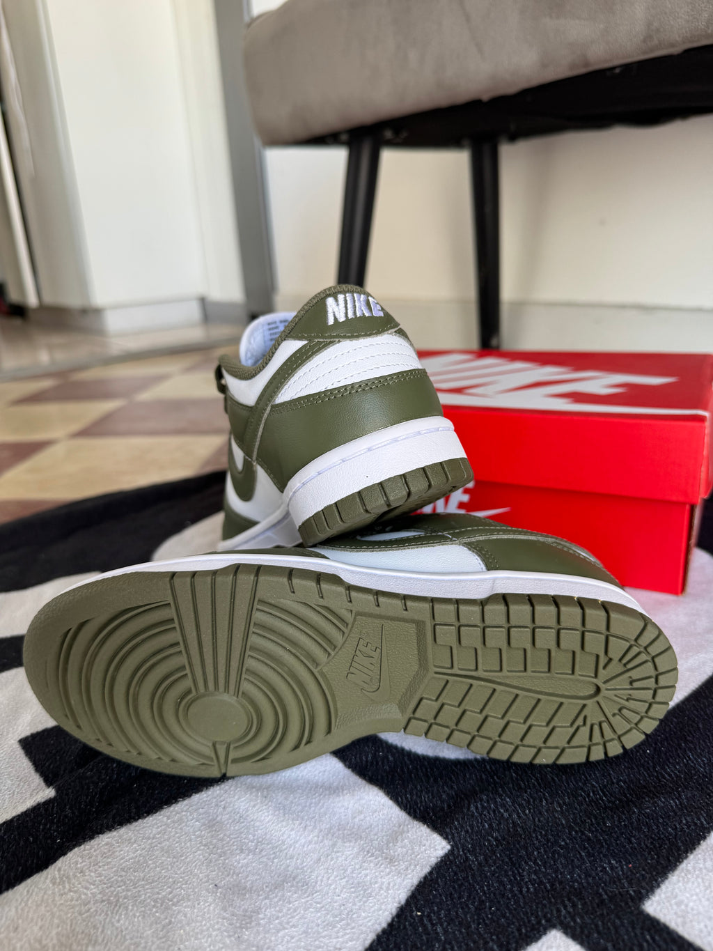 Nike Dunk Low Medium Olive (Taille 37.5)