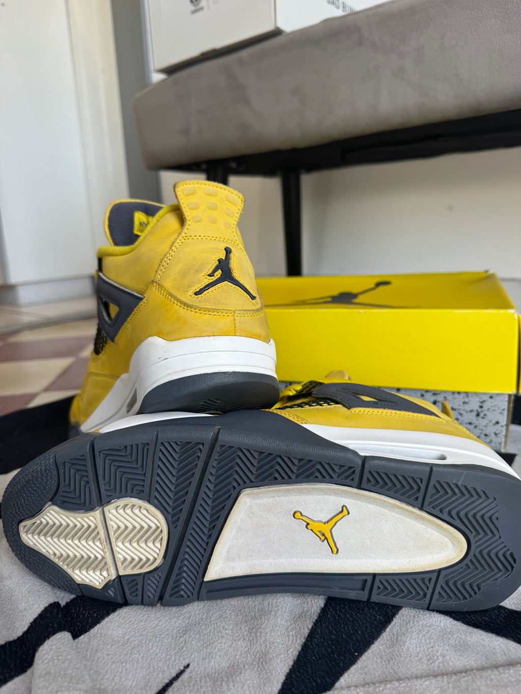 Jordan 4 Lightning 2021 (Taille 44)