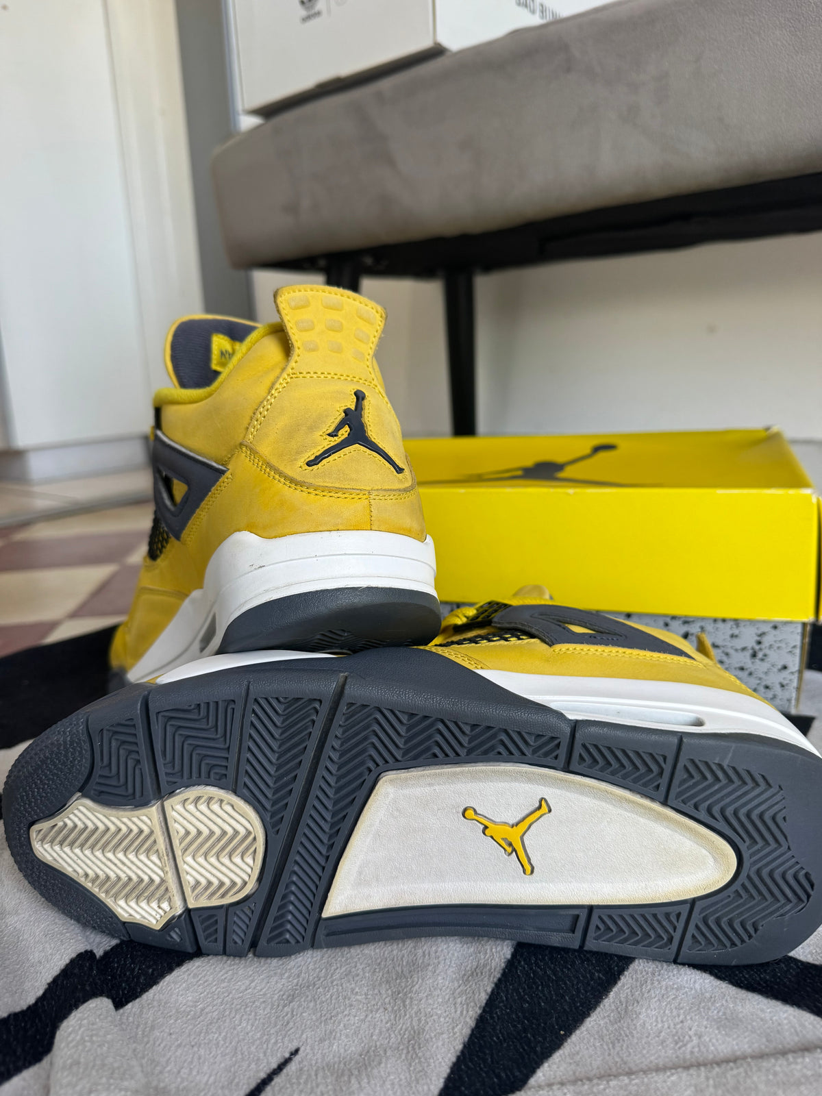 Jordan 4 Lightning 2021 (Taille 44)