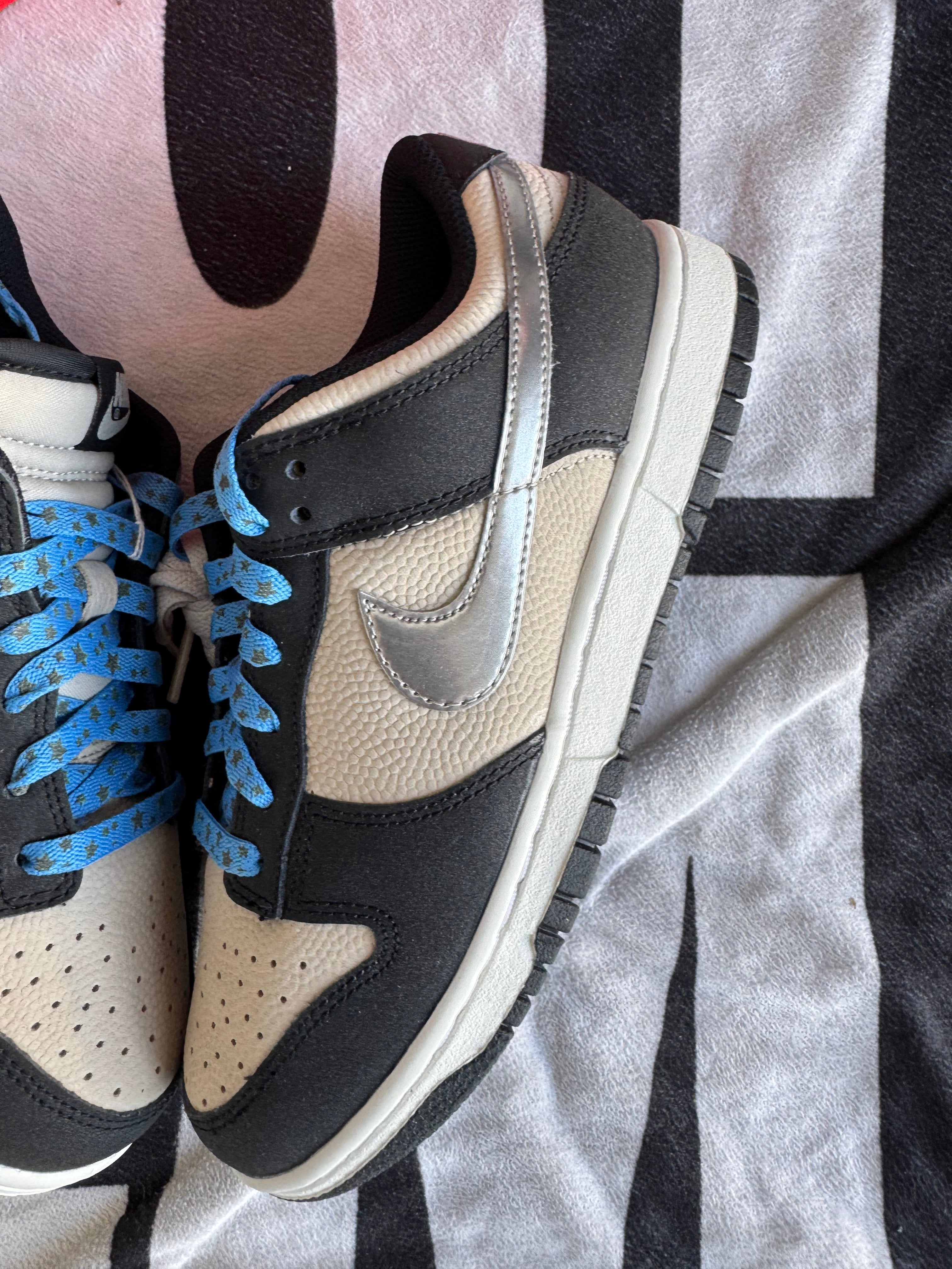 Nike Dunk Low Starry Laces WMNS (Taille 39)