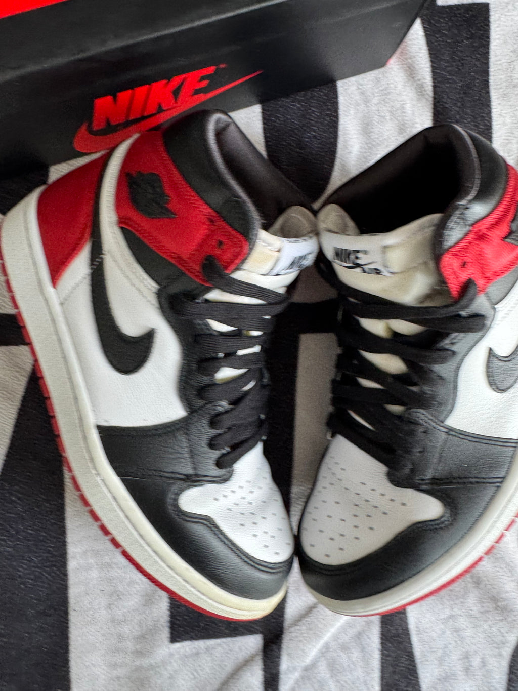 Jordan 1 High Satin Black Toe (Taille 37.5)