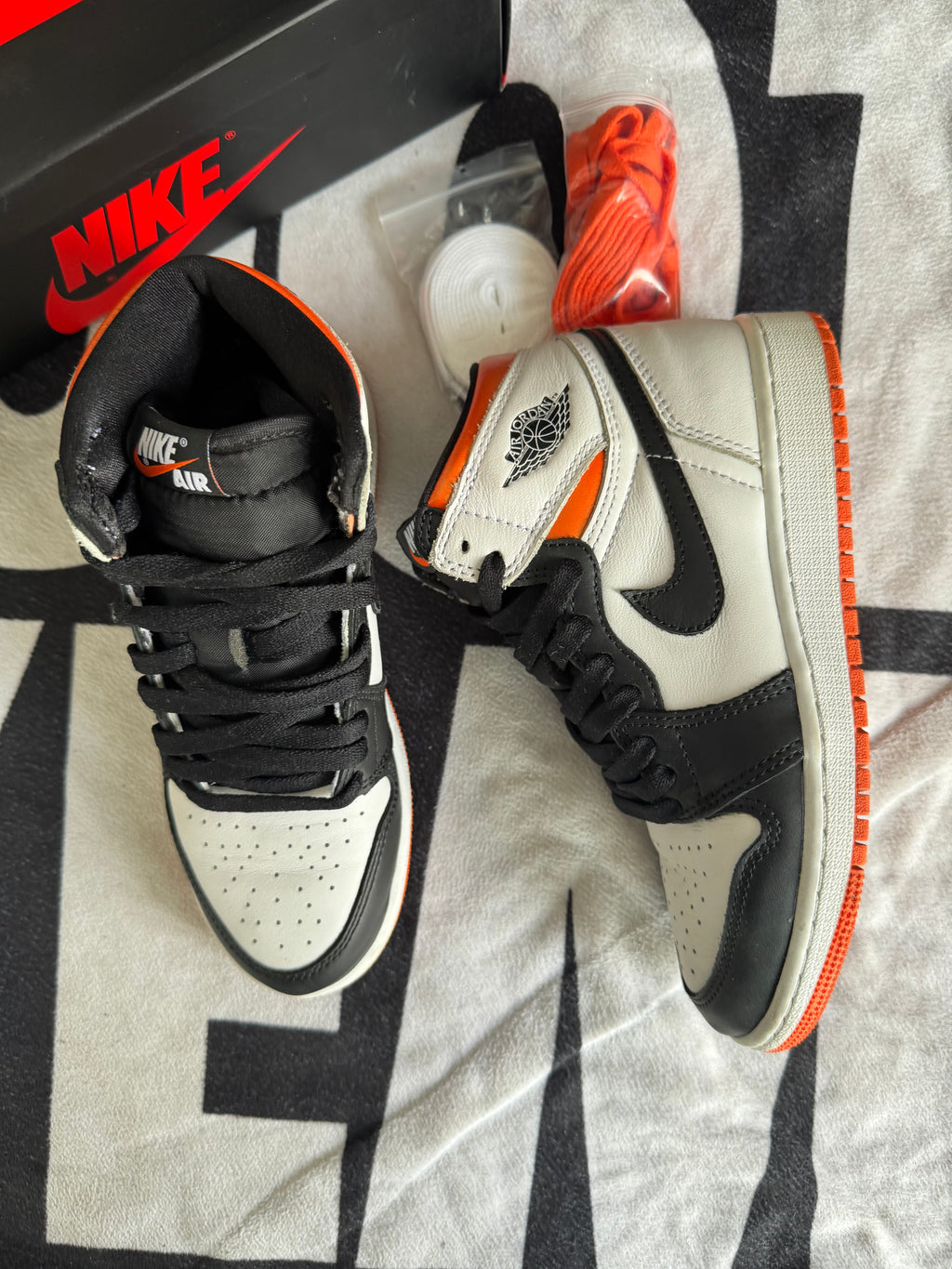 Jordan 1 High Electro Orange (Taille 36.5)