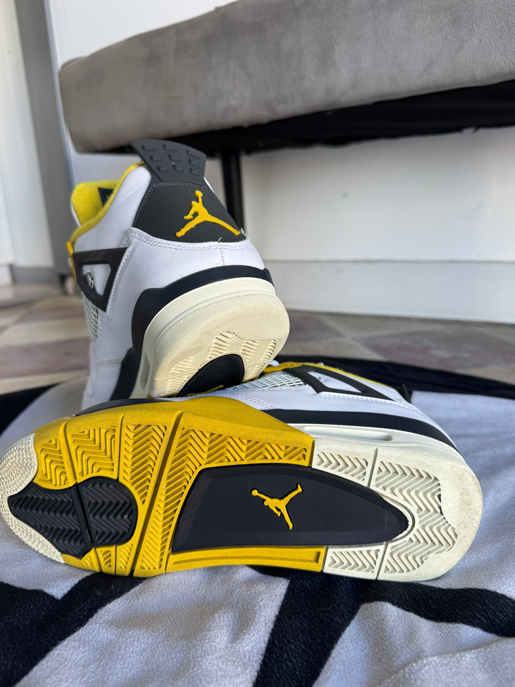 Jordan 4 Vivid Sulfur (Taille 42.5)