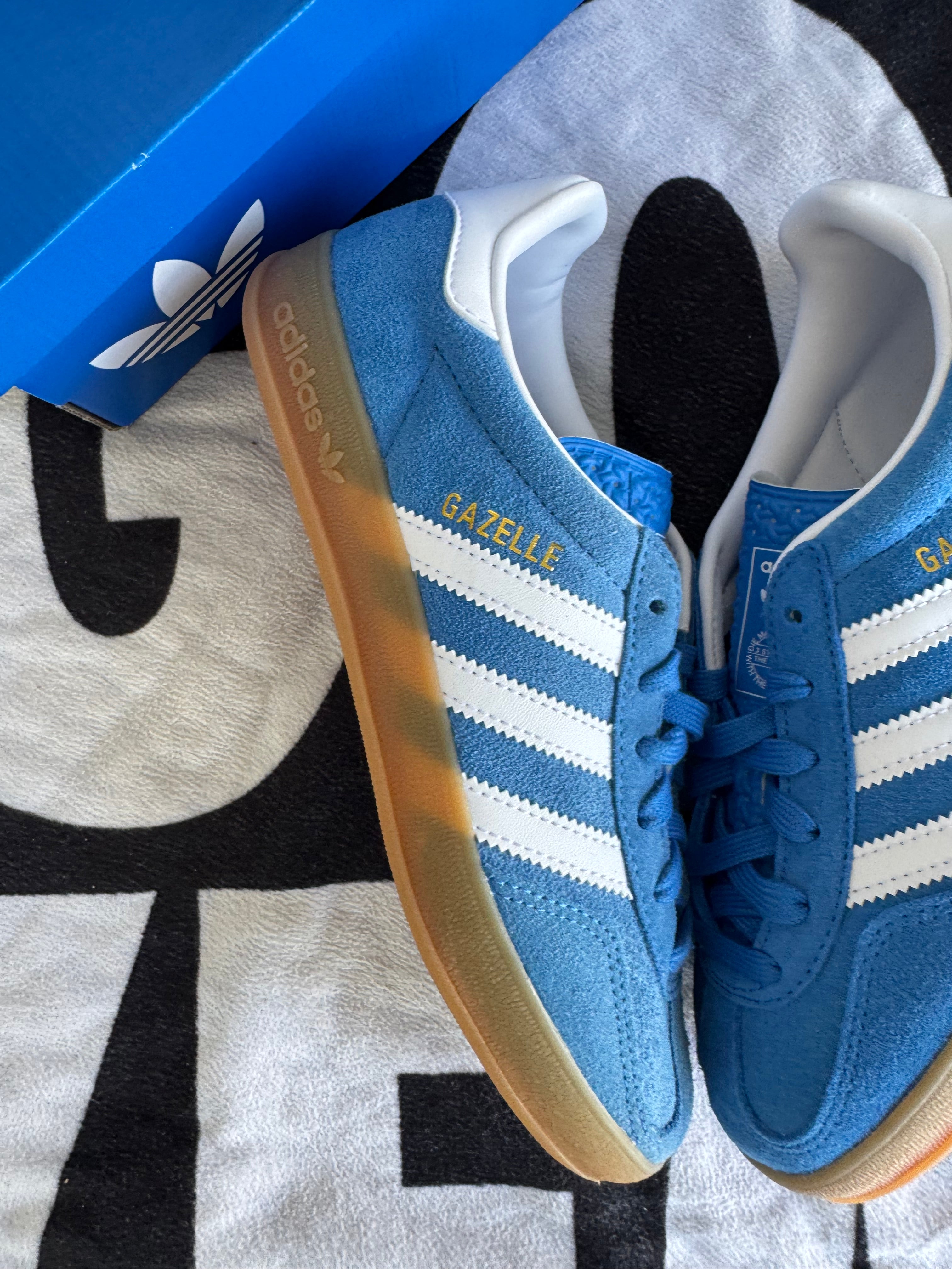 adidas Gazelle Indoor Blue Bird Cloud White Gum GS (Taille 38)