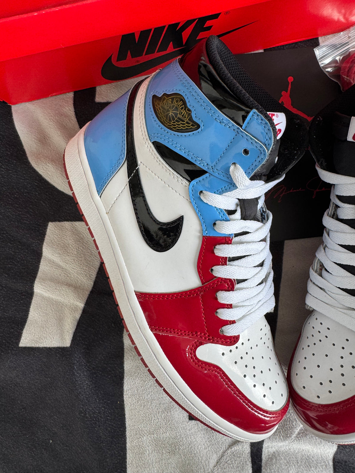 Jordan 1 High Fearless UNC Chicago (Taille 42)