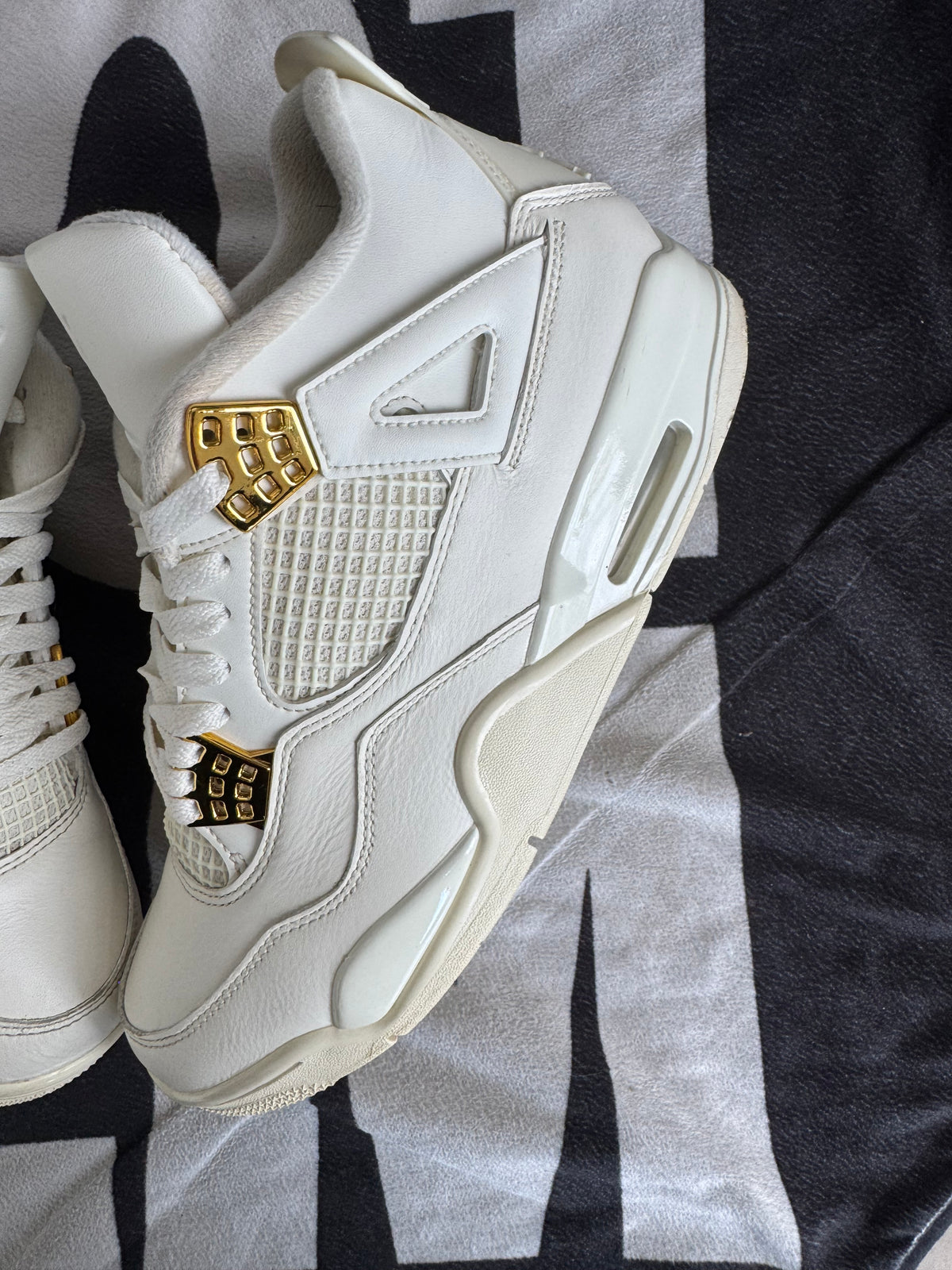 Jordan 4 Metallic Gold wmns (Taille 43)