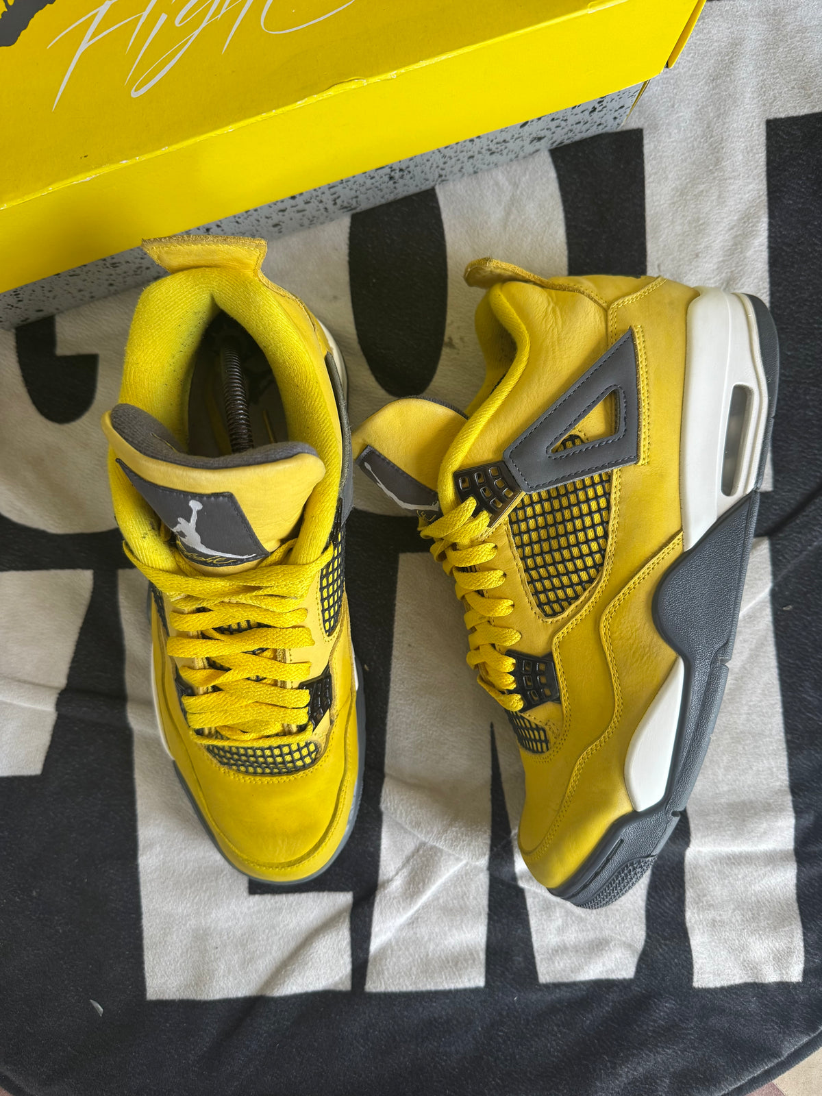 Jordan 4 Lightning 2021 (Taille 44)