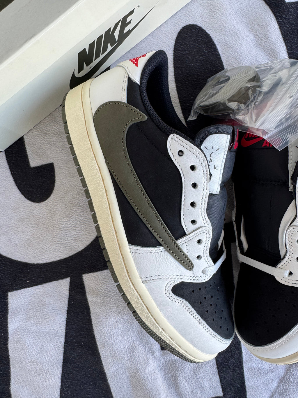Jordan 1 Low Travis Scott Olive (Taille 37.5)