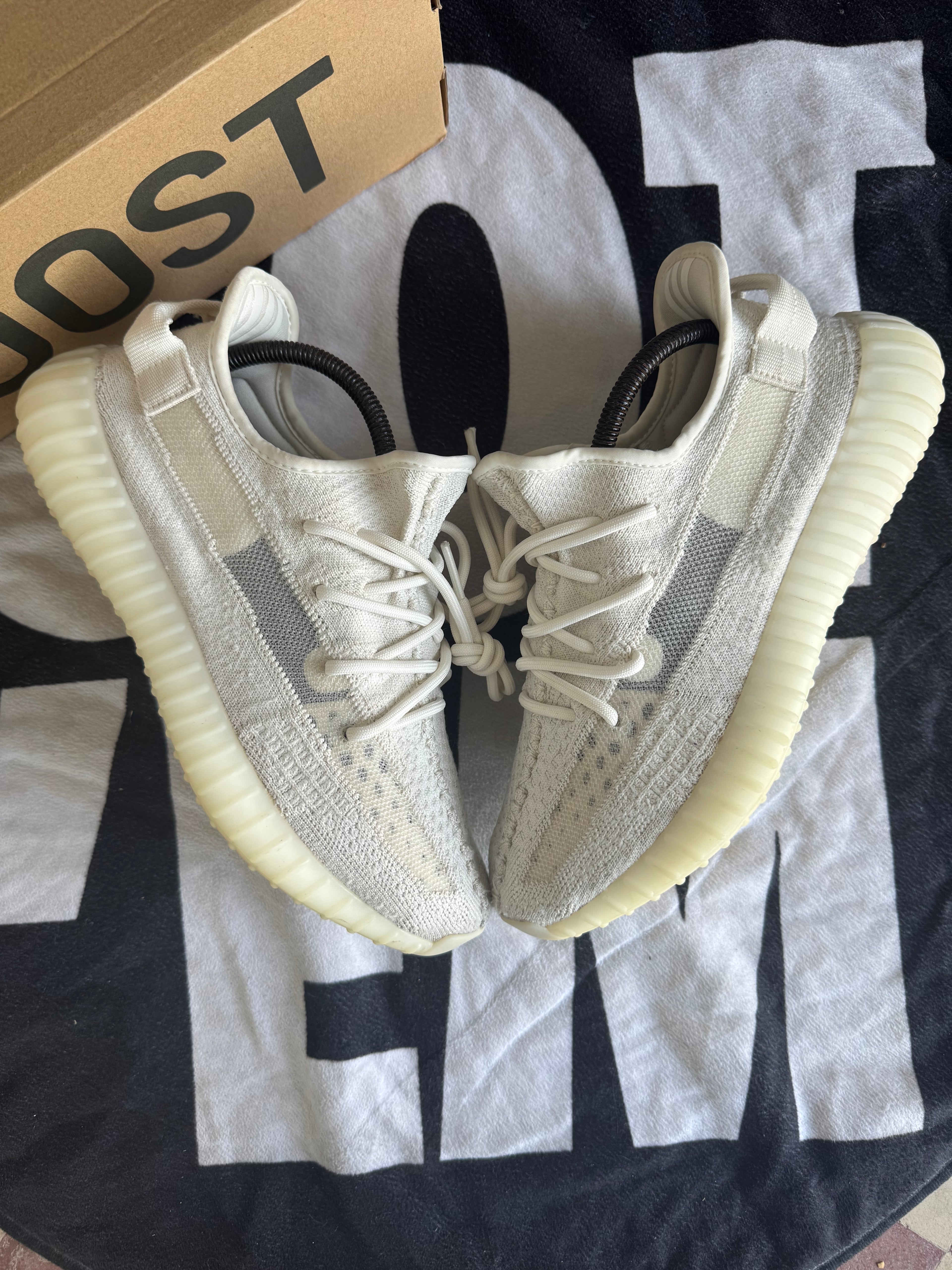 adidas Yeezy Boost 350 V2 Bone (Taille 42 2/3)