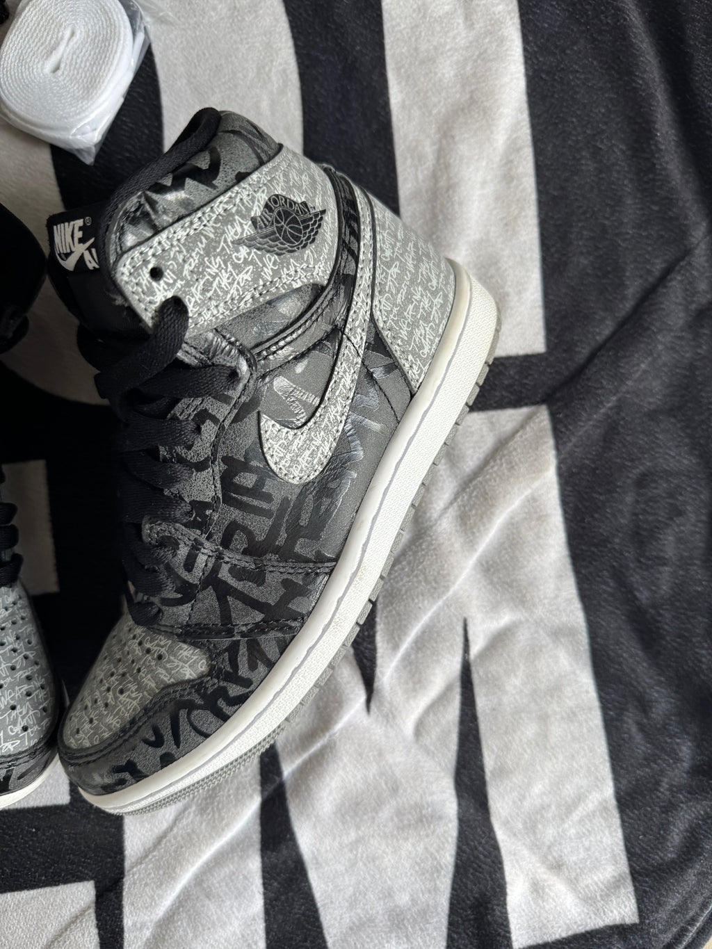 Jordan 1 High Rebellionaire (Taille 36.5)