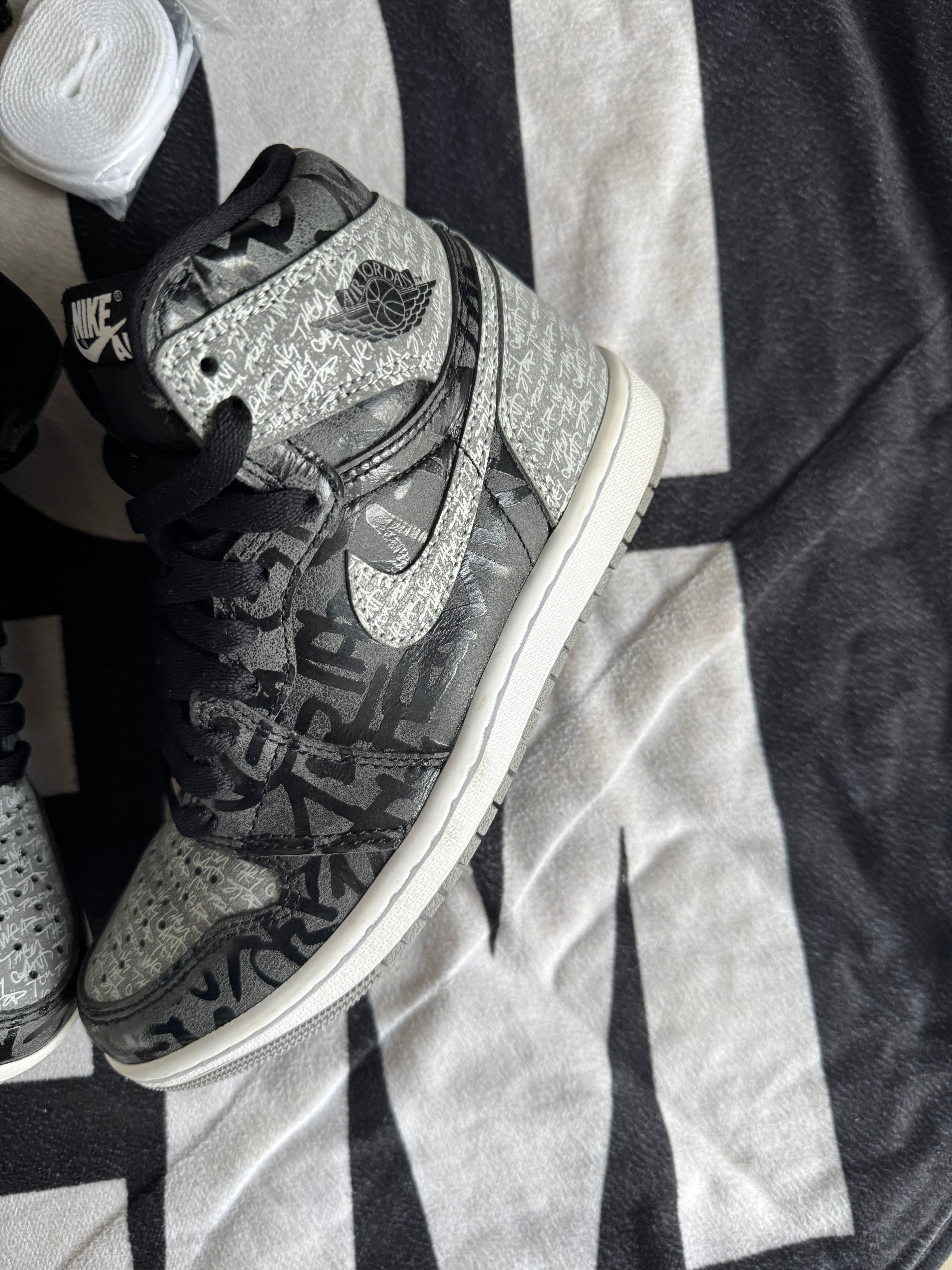 Jordan 1 High Rebellionaire (Taille 36.5)