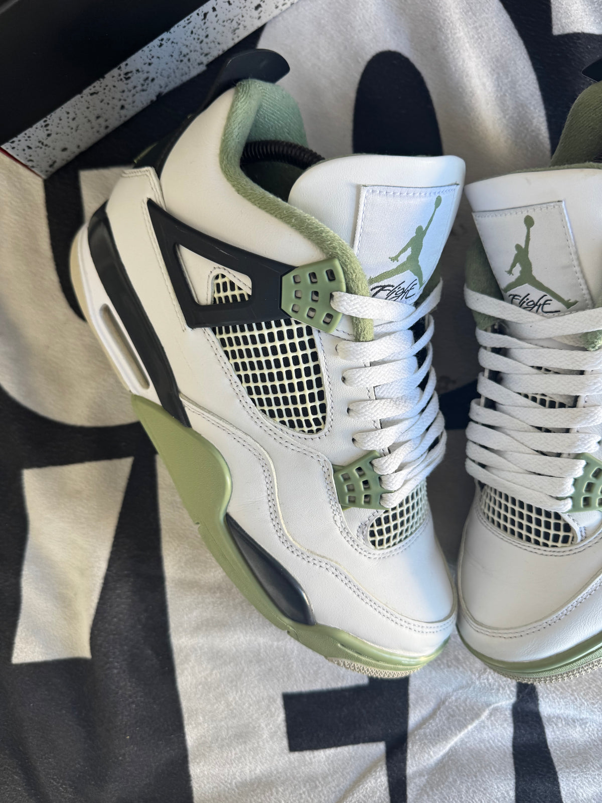 Jordan 4 Seafoam wmns (Taille 42)
