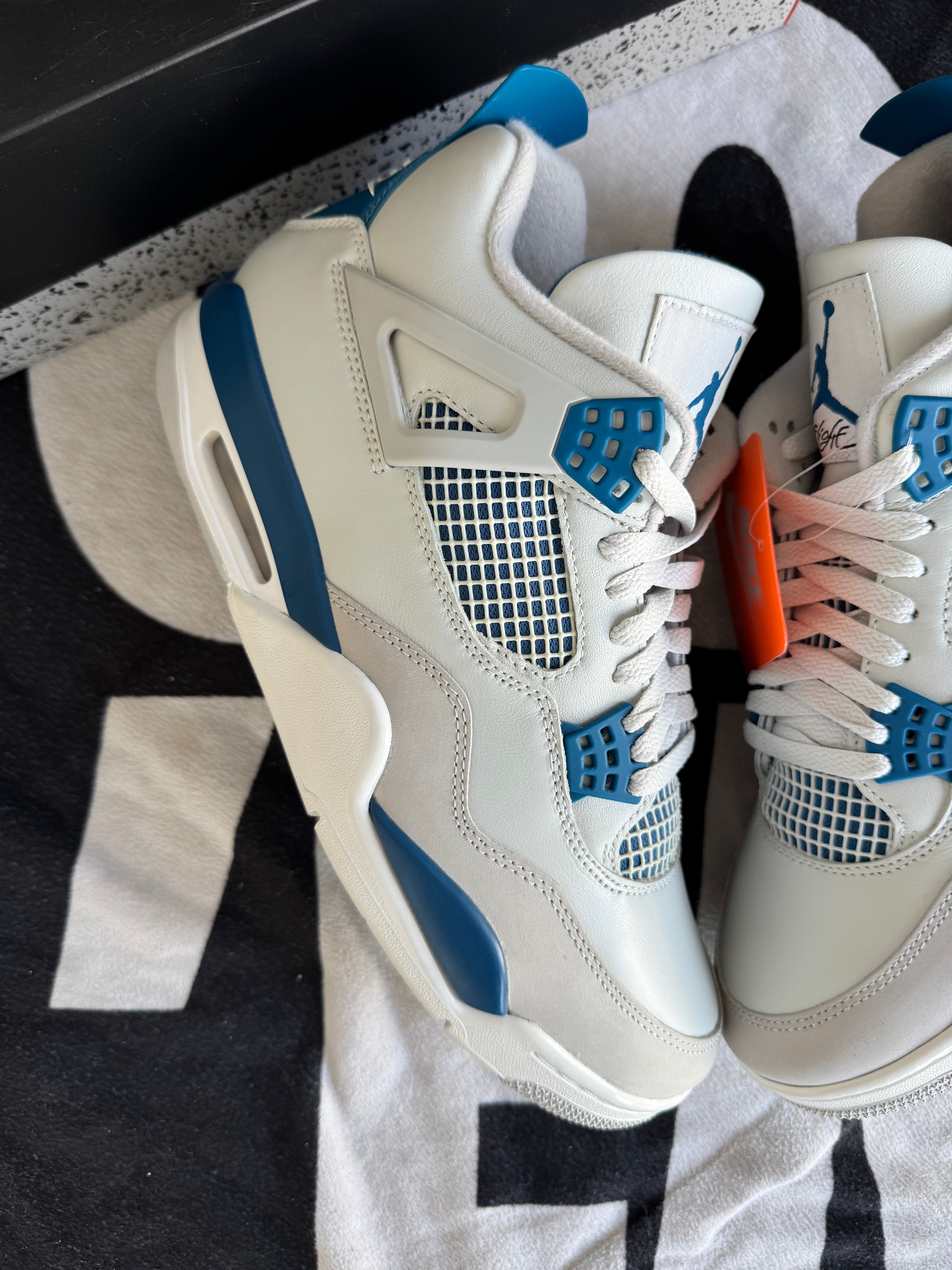 Jordan 4 MILITARY BLUE 2024 (Taille 45)