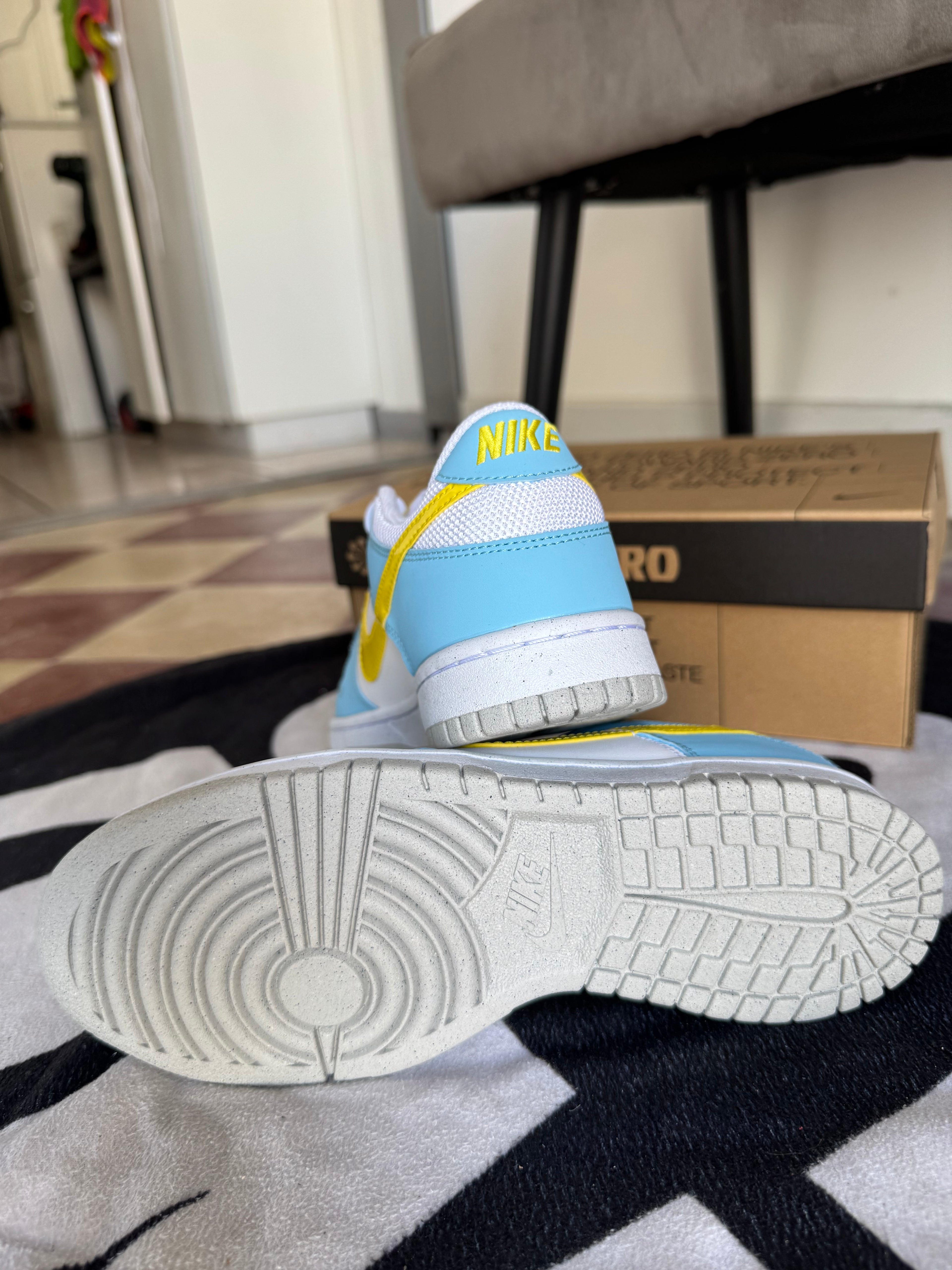 Nike Dunk Low Next Nature Homer Simpson GS (Taille 38.5)
