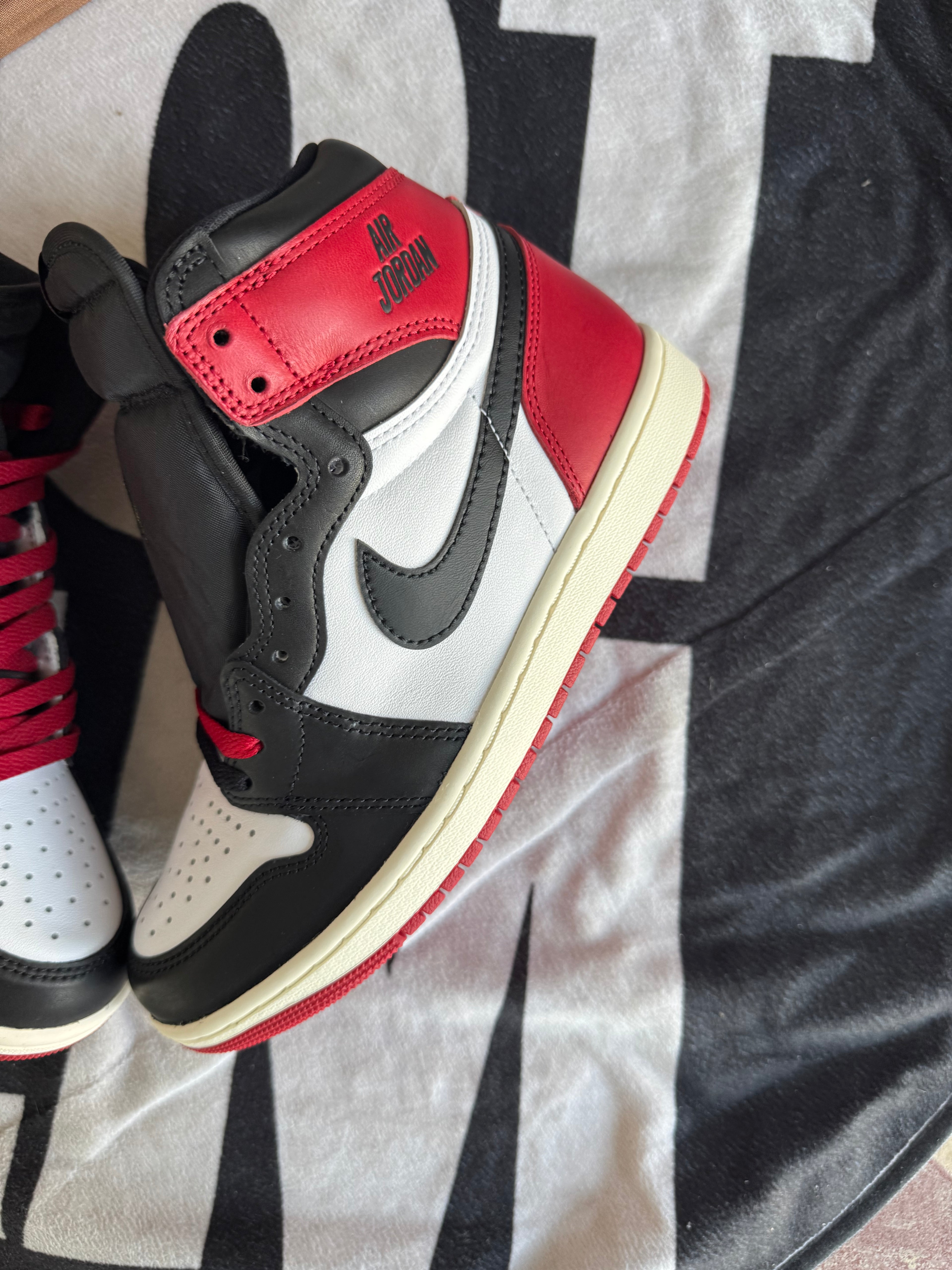 Jordan 1 High Black Toe Reimagined (Taille 40)