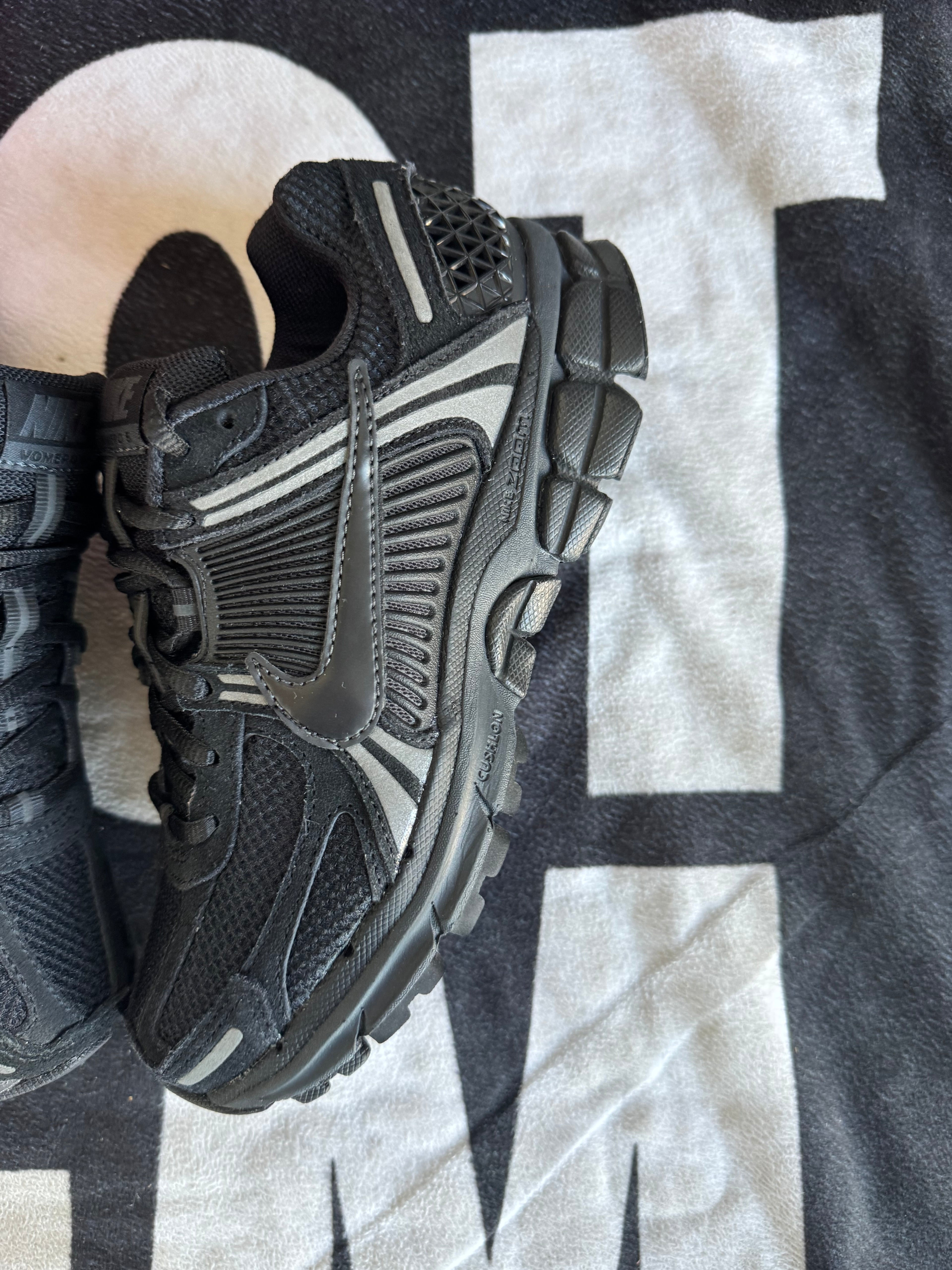 Nike Zoom Vomero 5 Anthracite (Taille 37.5)