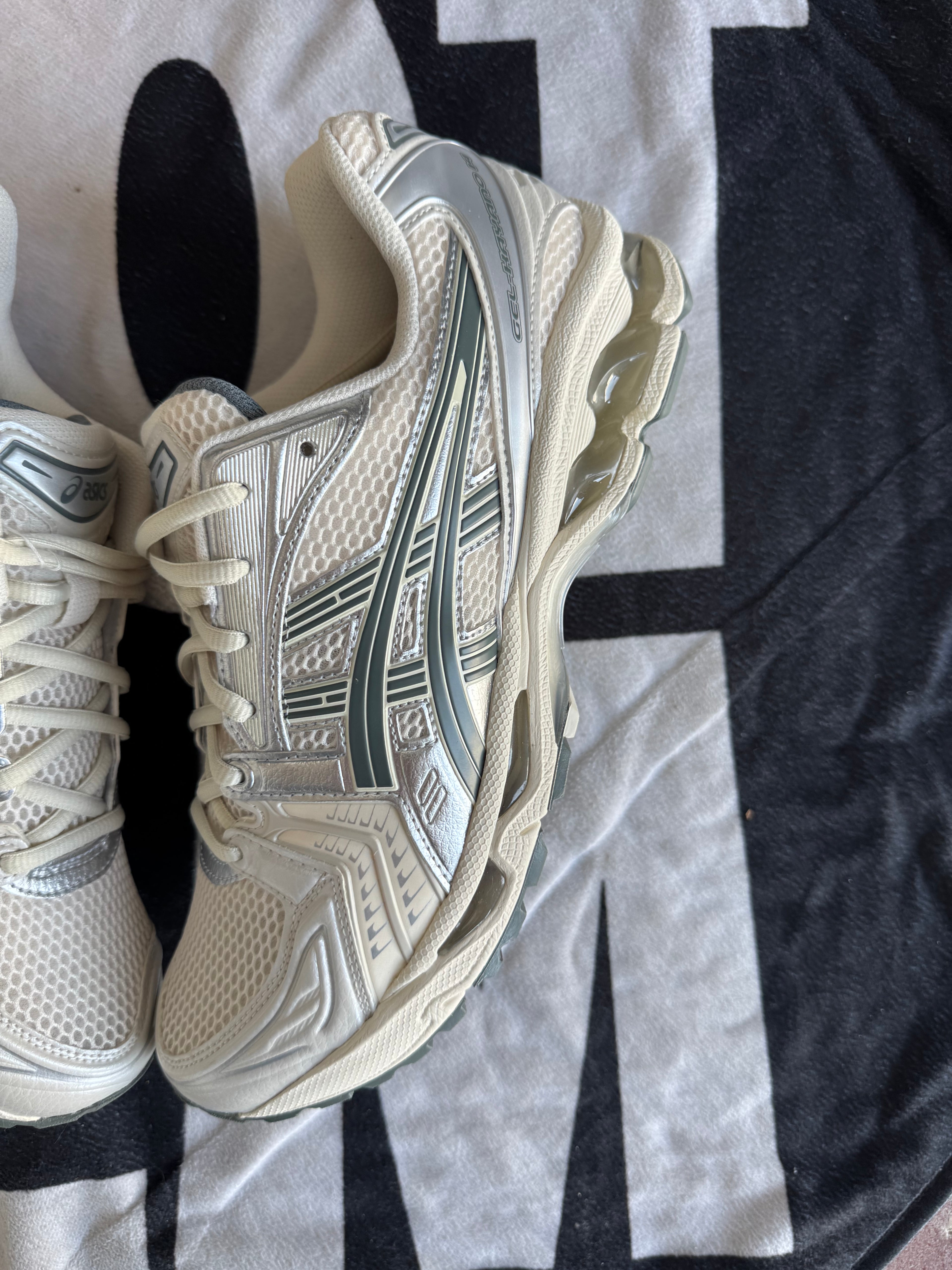 Asics Kayano 14 Birch Dark Pewter (Taille 44.5)