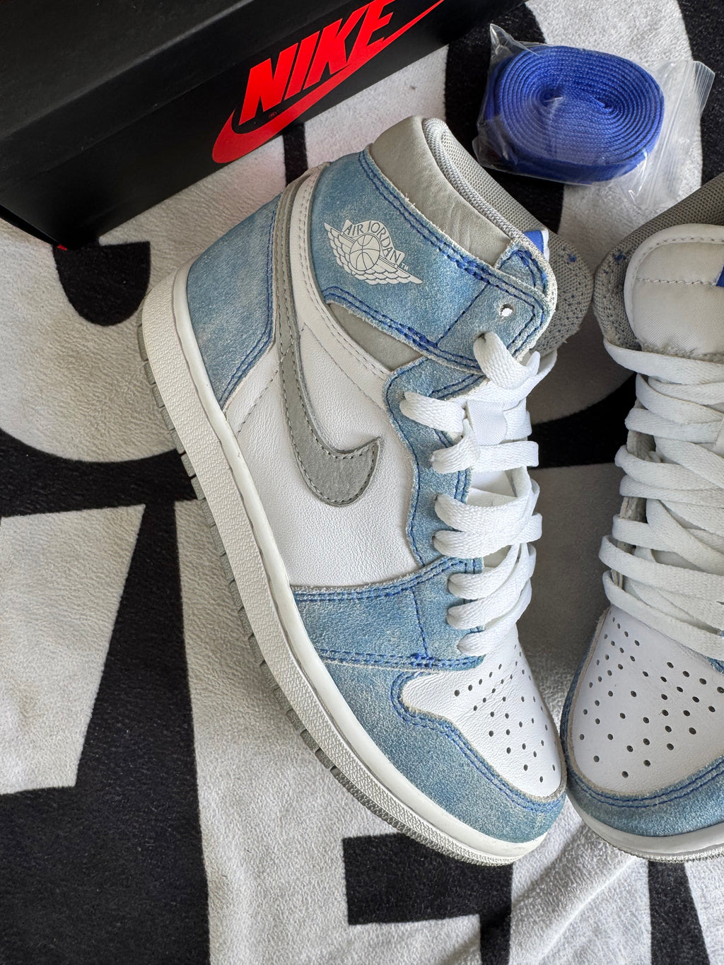 Jordan 1 High Hyper Royal Smoke Grey (Taille 37.5)