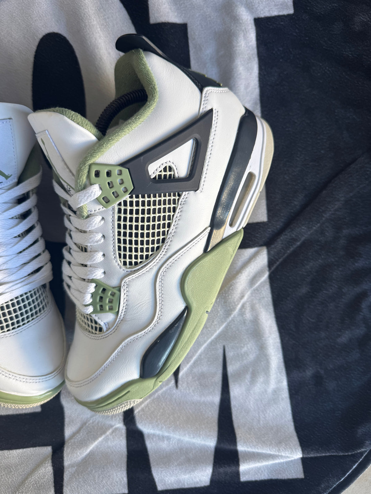 Jordan 4 Seafoam wmns (Taille 42)