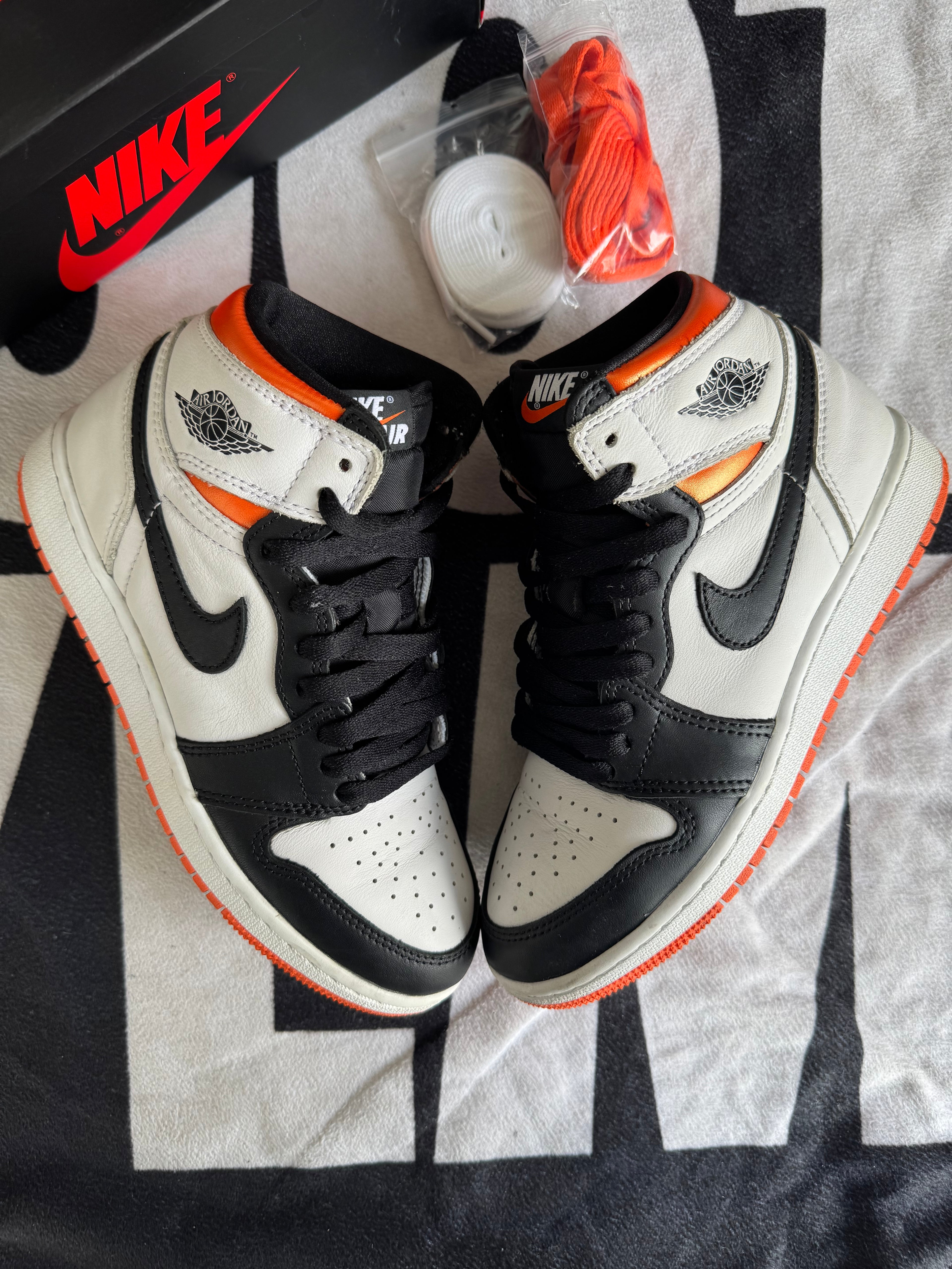 Jordan 1 High Electro Orange (Taille 36.5)
