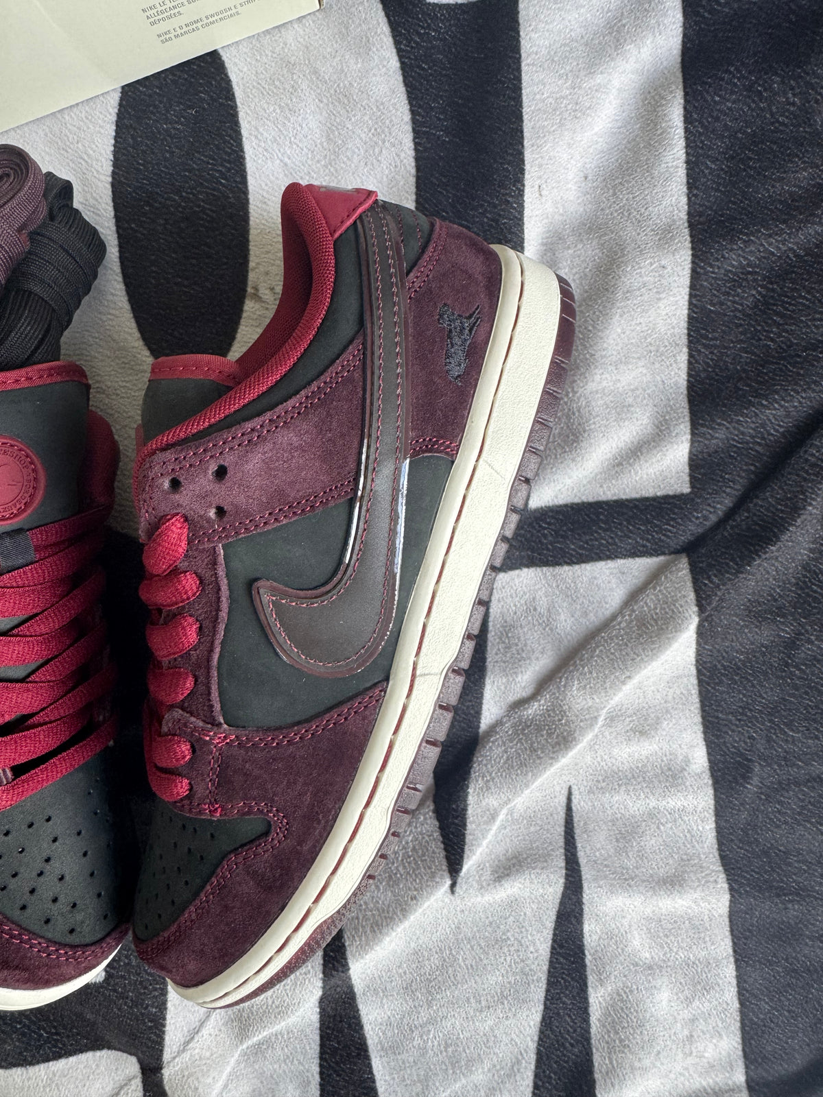 Nike SB Dunk Low Riot Skateshop (Taille 38.5)