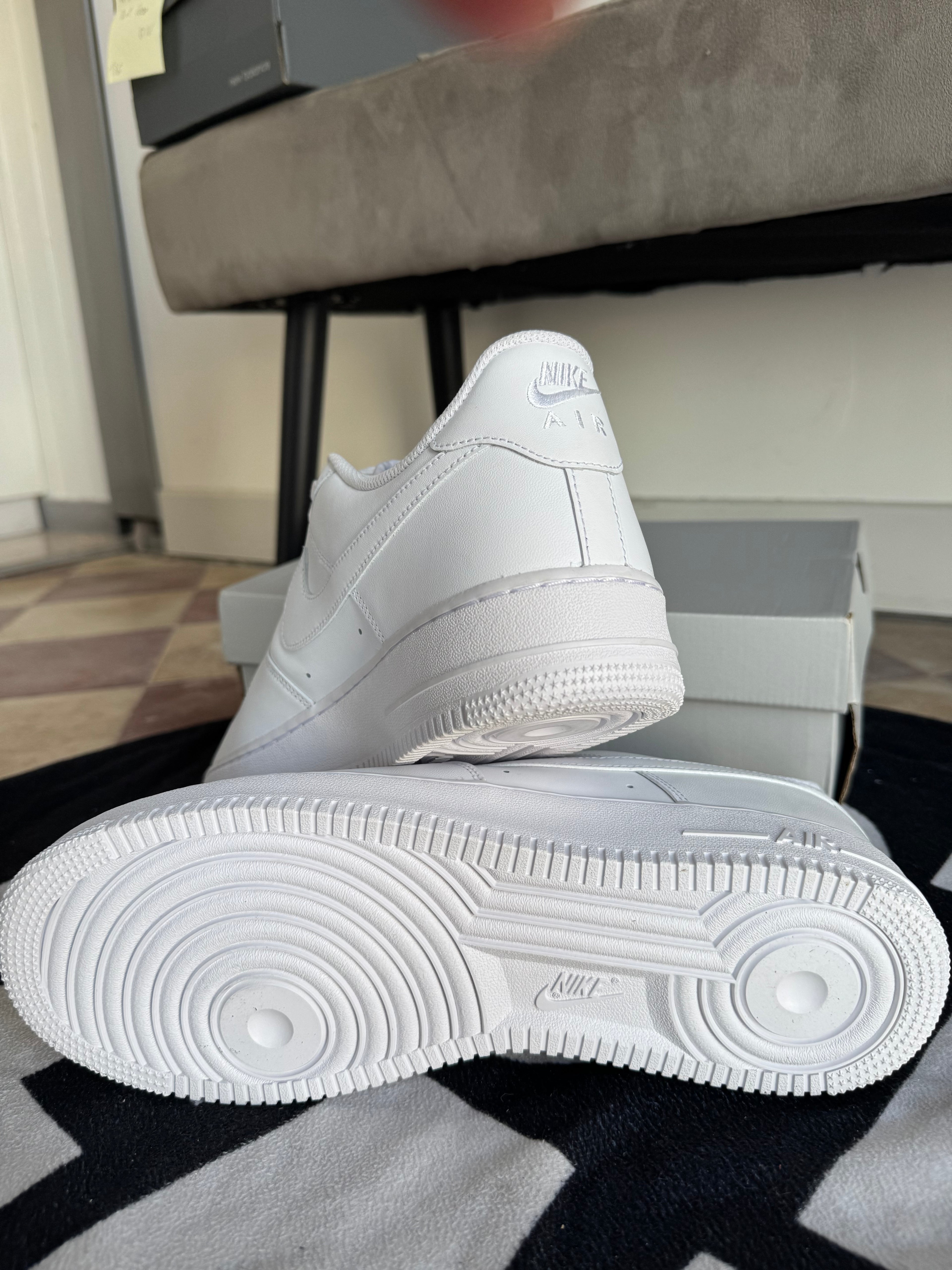 Nike Air Force 1 Low '07 White (Taille 45)