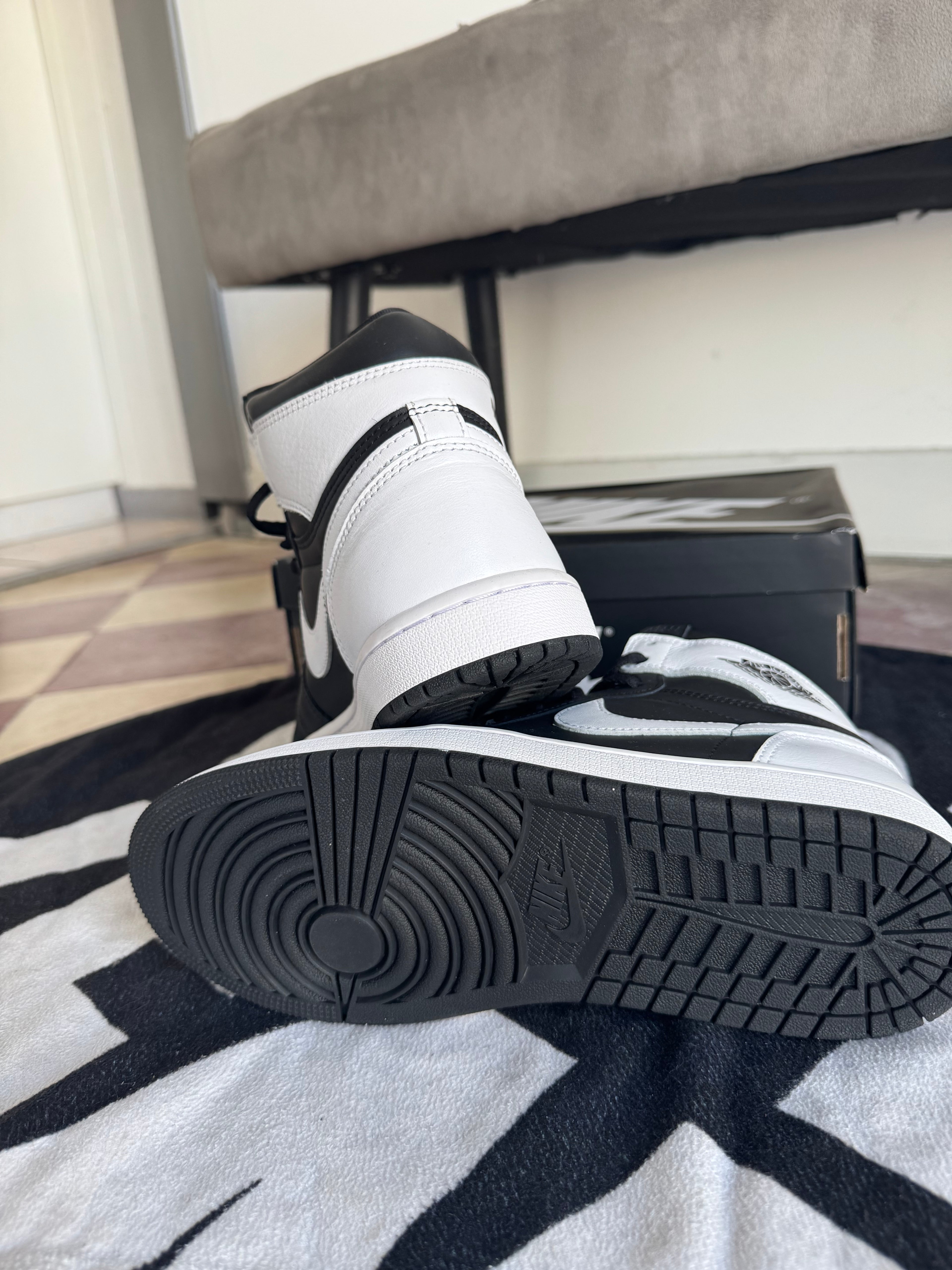 Air Jordan 1 Retro High OG Black White (Taille 41)