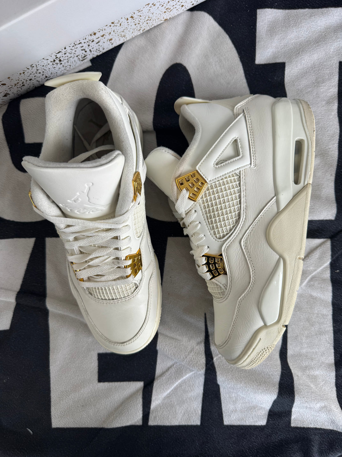 Jordan 4 Metallic Gold wmns (Taille 43)
