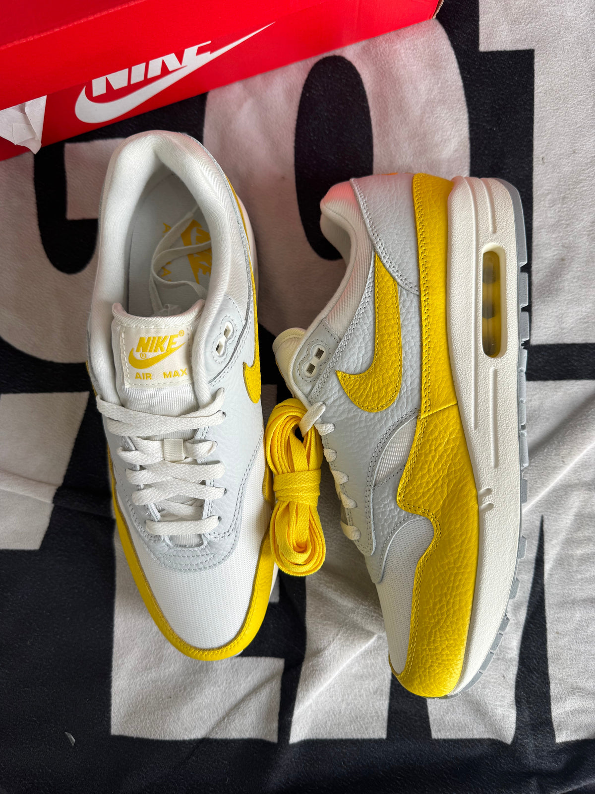 Nike Air Max 1 Tour Yellow wmns (Taille 45)