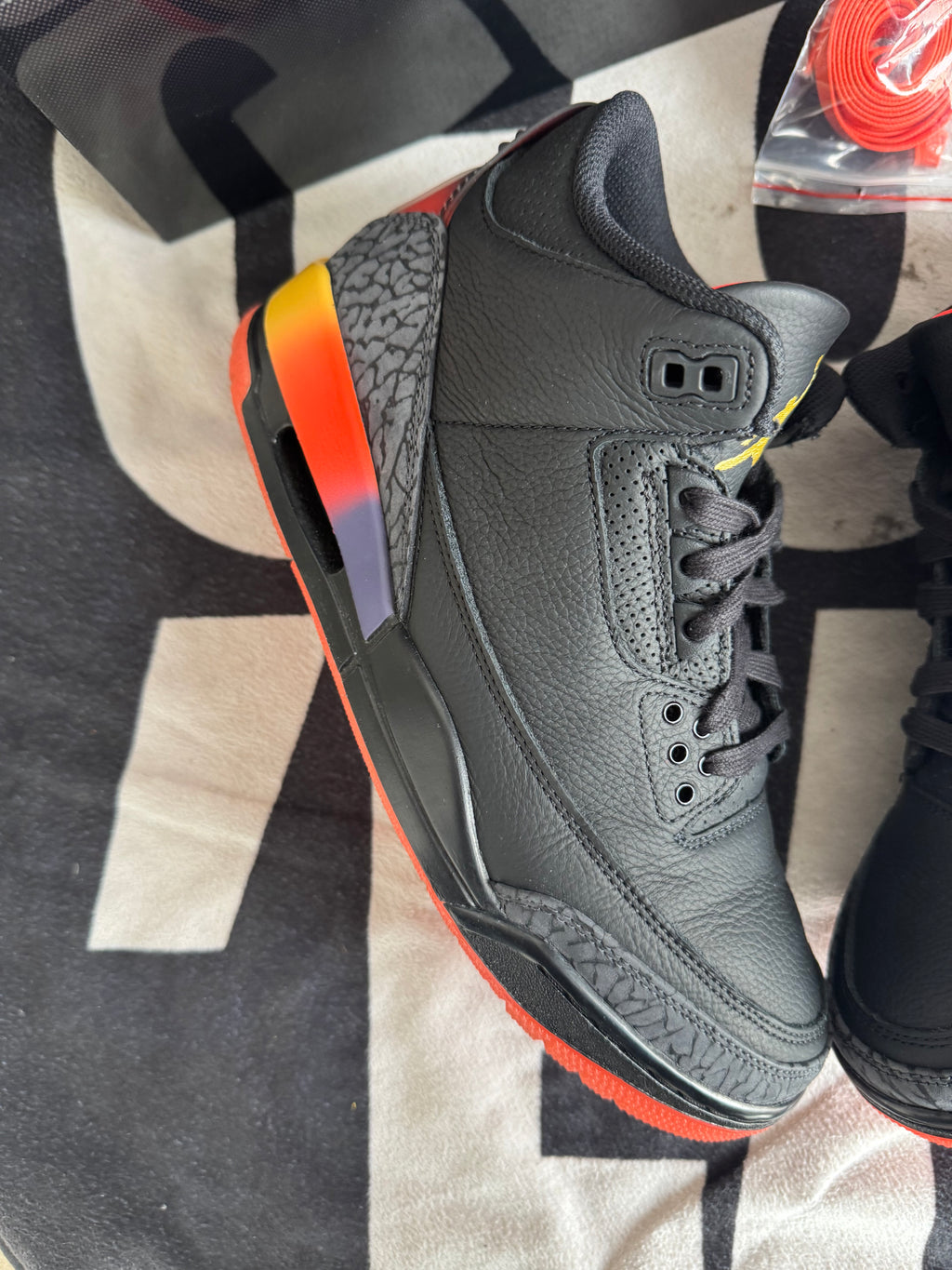 Jordan 3 J Balvin Rio (Taille 41)