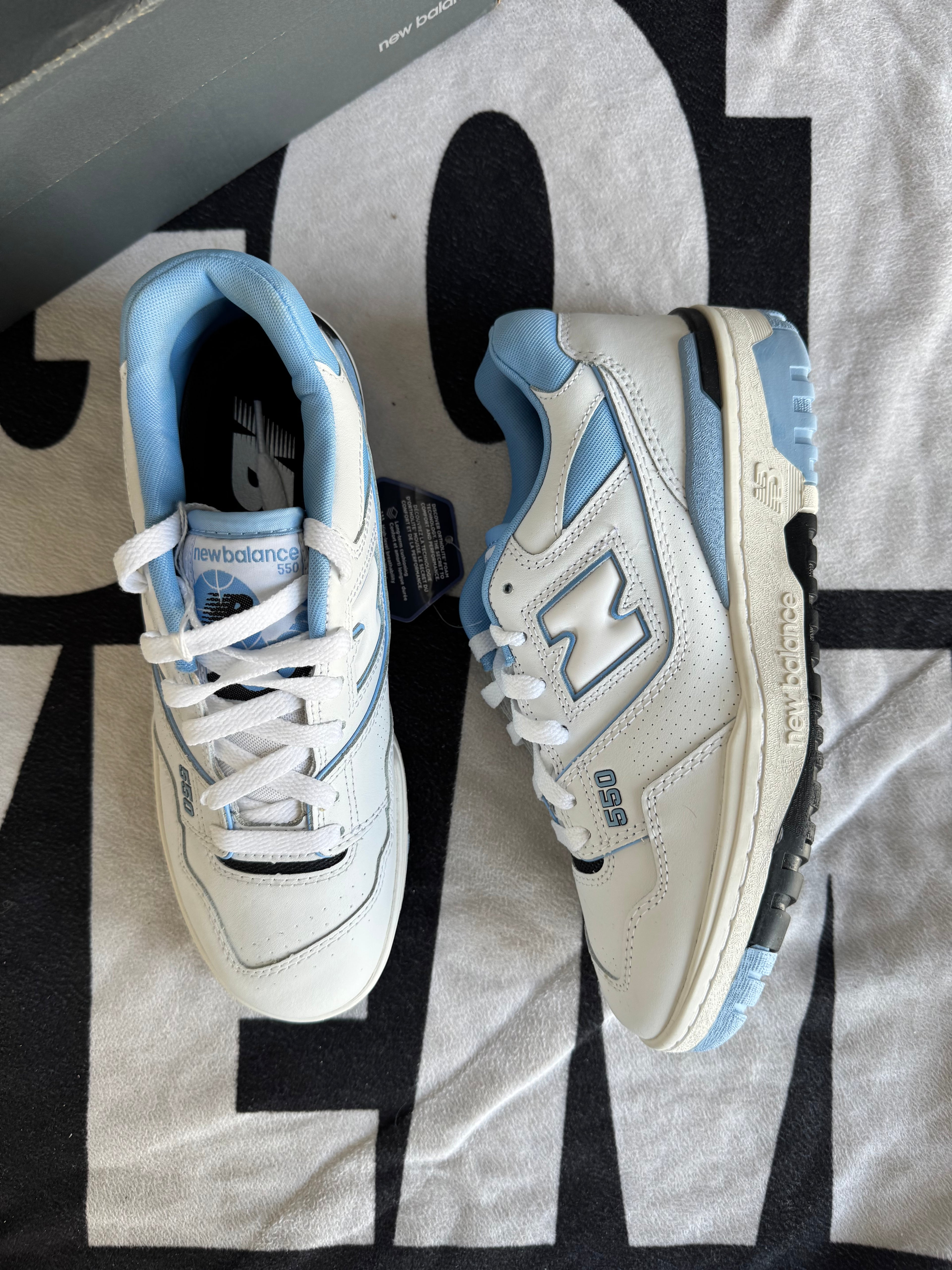 New Balance 550 UNC White University Blue (Taille 40)