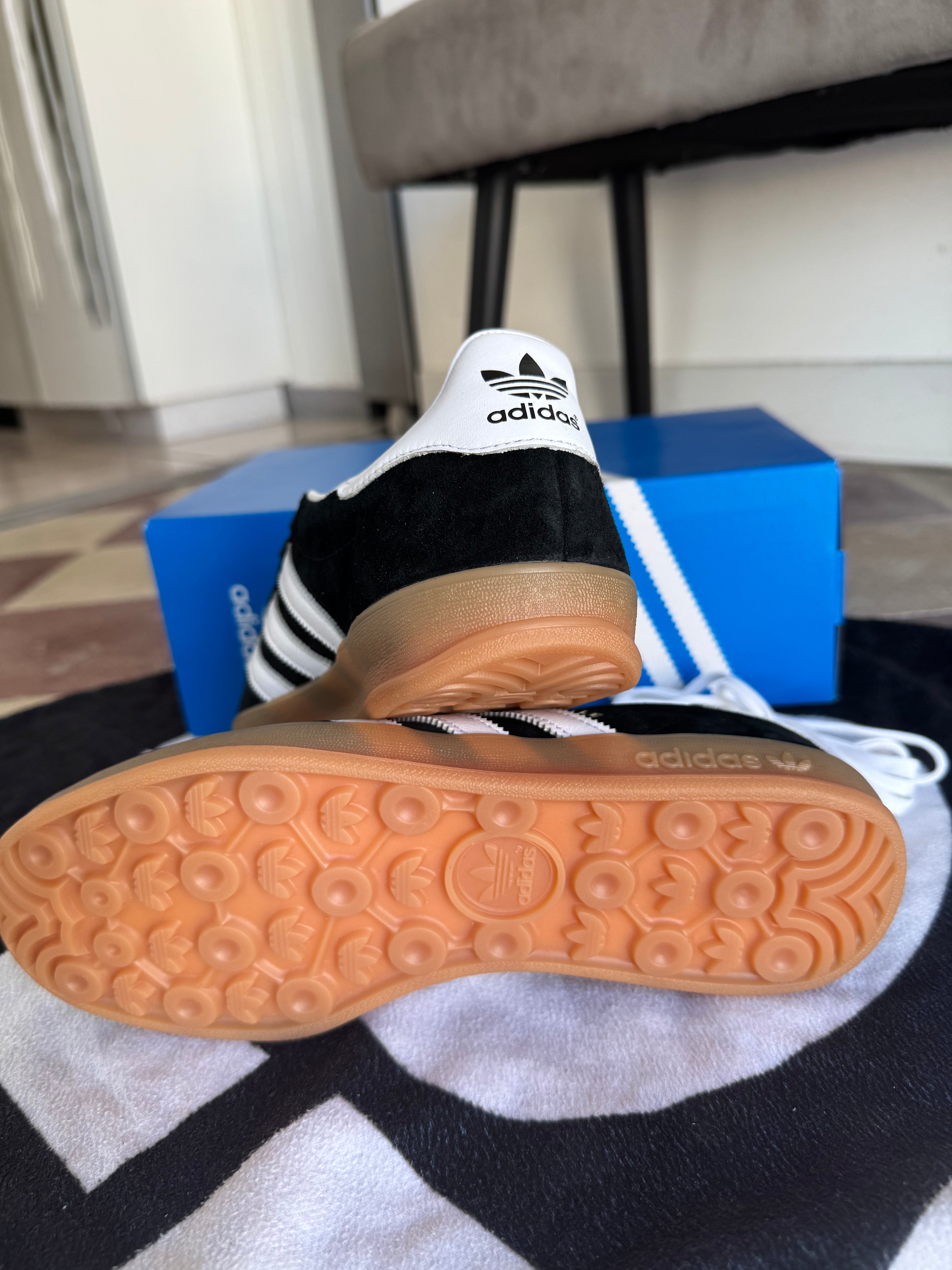 Adidas Gazelle Black White Gum (Taille 40)