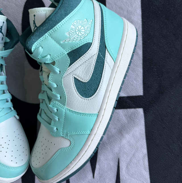 Jordan 1 Mid Chenille Bleached Turquoise wmns (Taille 44)