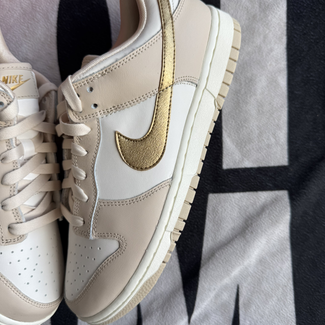 Nike Dunk Low Phantom Metallic Gold wmns (Taille 41)