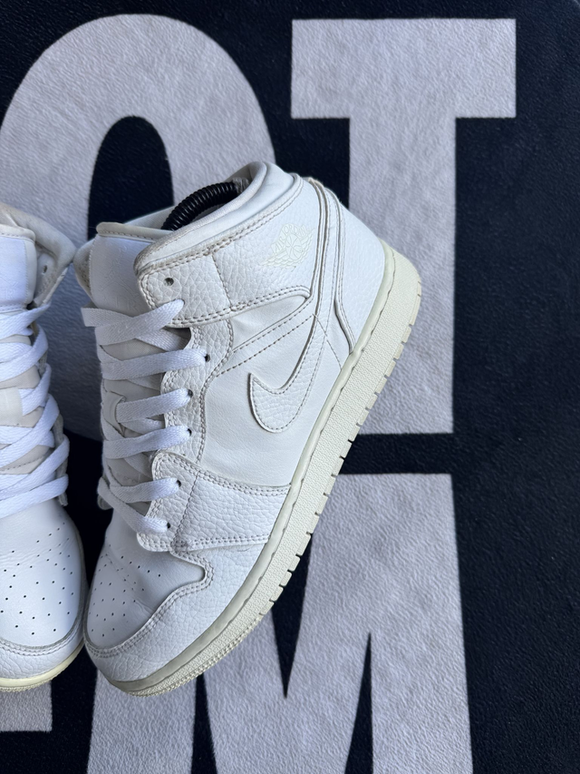 Jordan 1 Mid Triple White 2.0 (Taille 40)