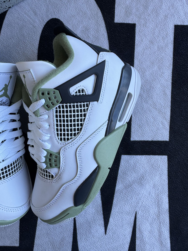 Jordan 4 Retro Seafoam WMNS (Taille 36)