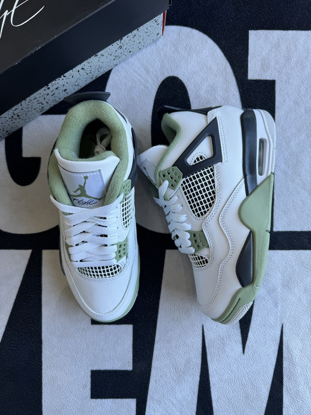 Jordan 4 Retro Seafoam WMNS (Taille 36)