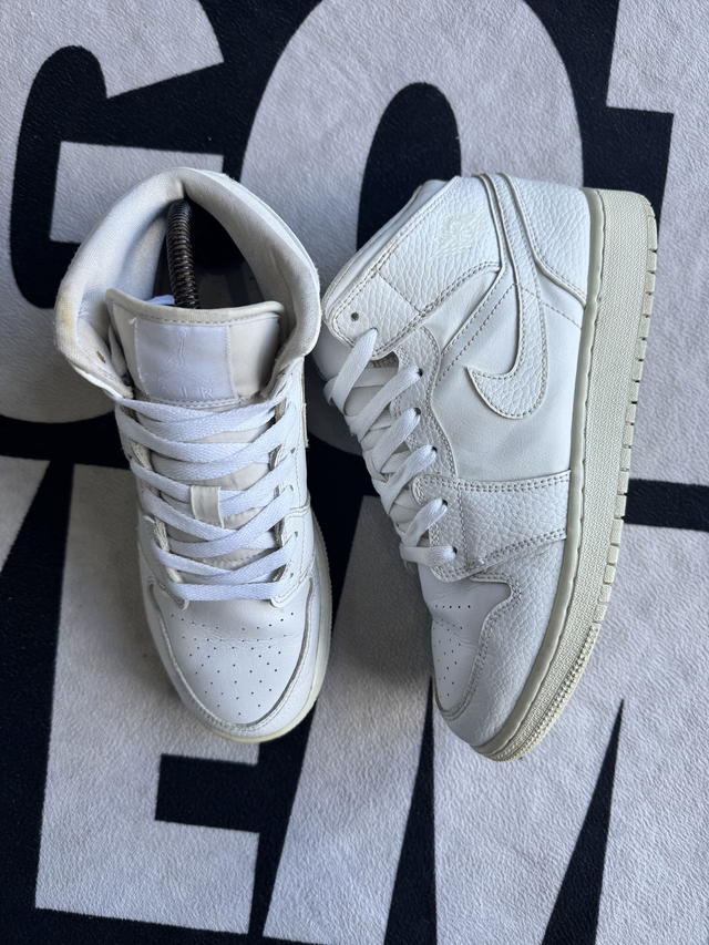 Jordan 1 Mid Triple White 2.0 (Taille 40)