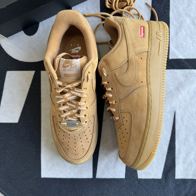 Nike Air Force 1 Low Supreme Wheat (Taille 44.5)