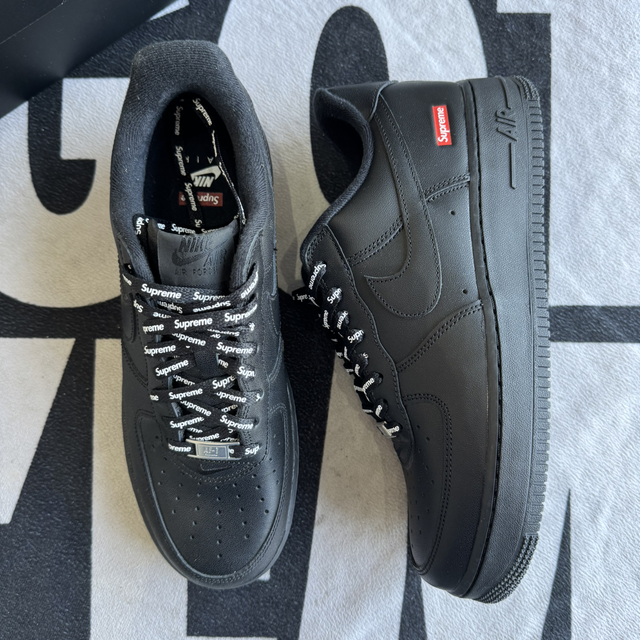 Nike Air Force 1 Low Supreme Black (Taille 44)