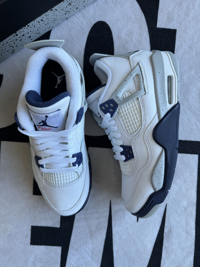 Jordan 4 Midnight Navy GS (Taille 38.5)