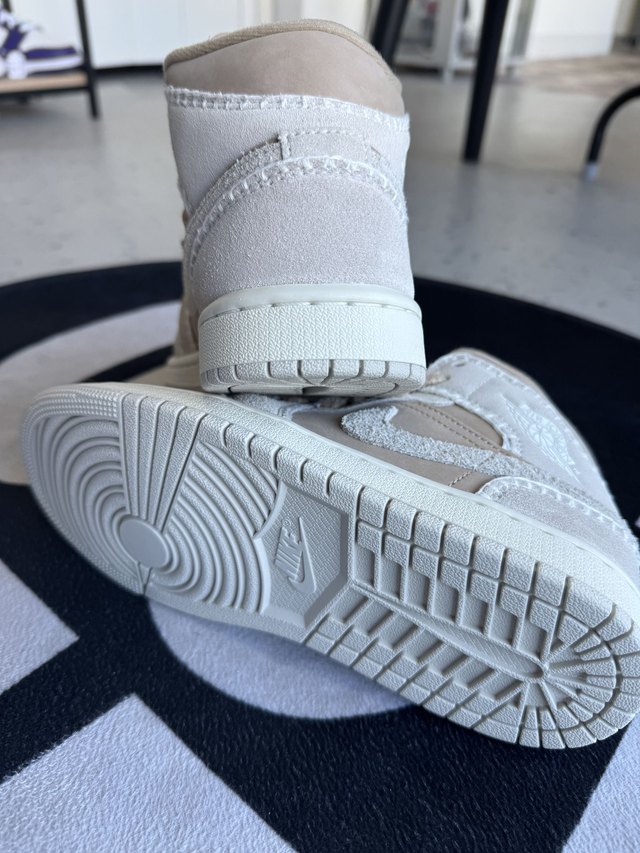 Jordan 1 Mid SE Cozy Girl WMNS (Taille 37.5)
