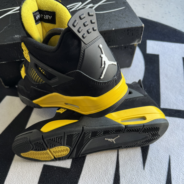 Jordan 4 Thunder 2023 (Taille 42)