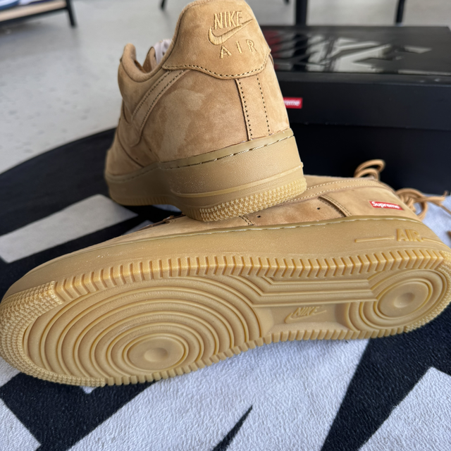 Nike Air Force 1 Low Supreme Wheat (Taille 44.5)