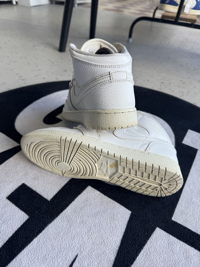 Jordan 1 Mid Triple White 2.0 (Taille 40)