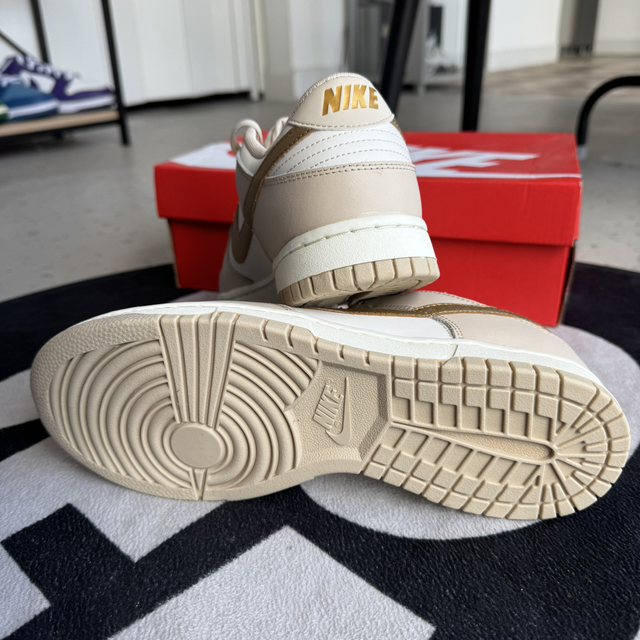 Nike Dunk Low Phantom Metallic Gold wmns (Taille 41)
